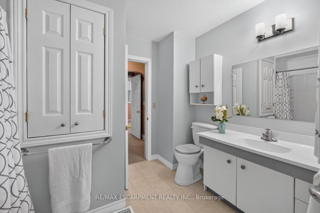 Photo 20 of 23 Lakeview Avenue, Grimsby, Grimsby Beach — HOMEH
