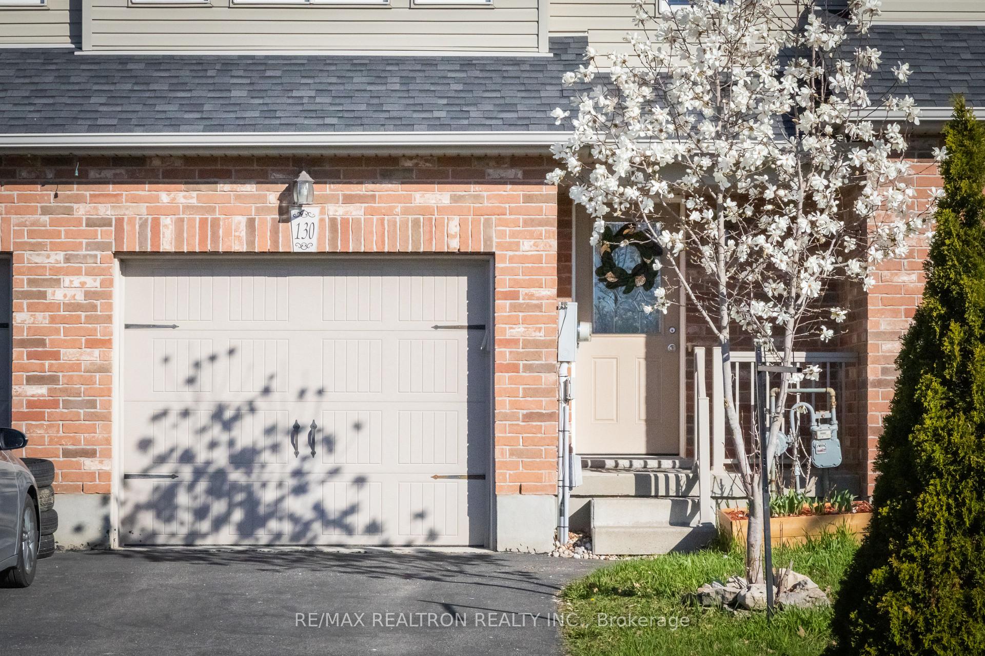 Photo 2 of 130 Simmonds Drive, Guelph, Victoria North — HOMEH