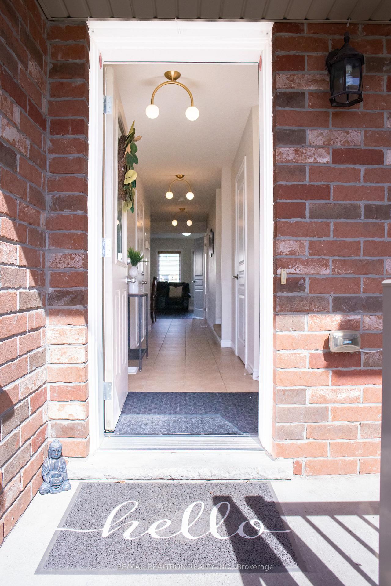 Photo 4 of 130 Simmonds Drive, Guelph, Victoria North — HOMEH