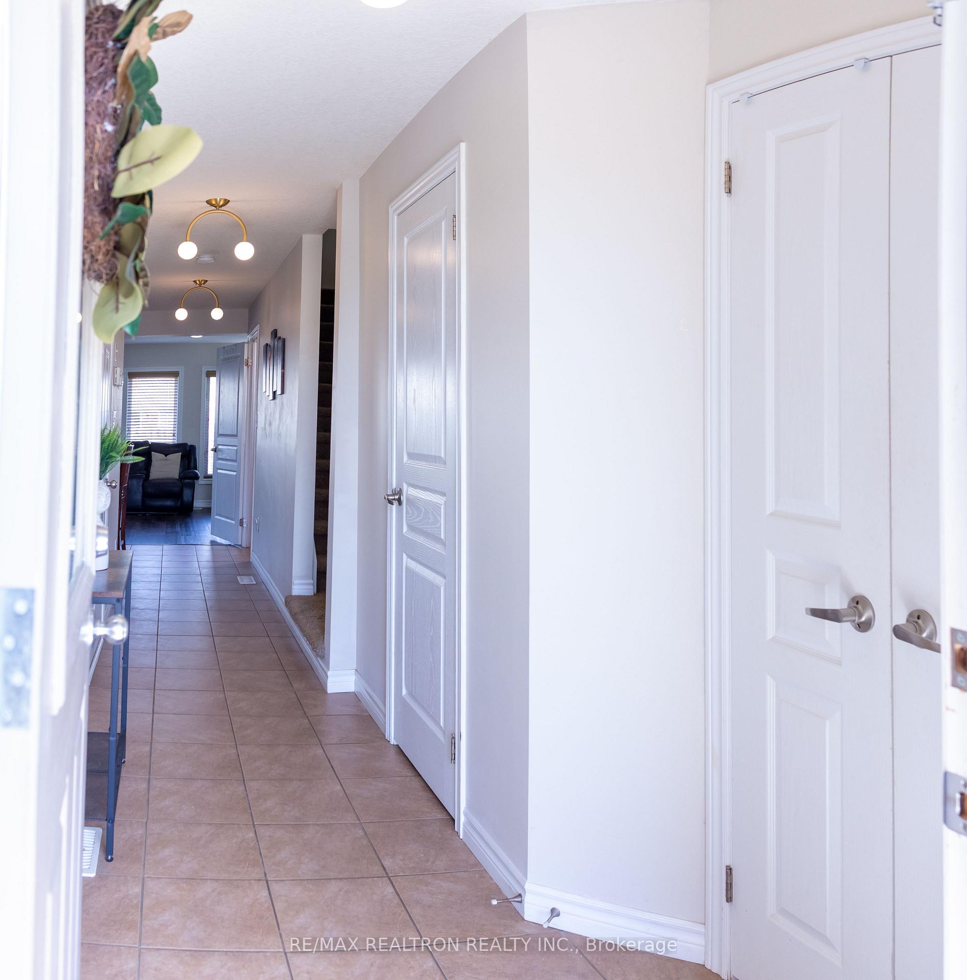 Photo 5 of 130 Simmonds Drive, Guelph, Victoria North — HOMEH