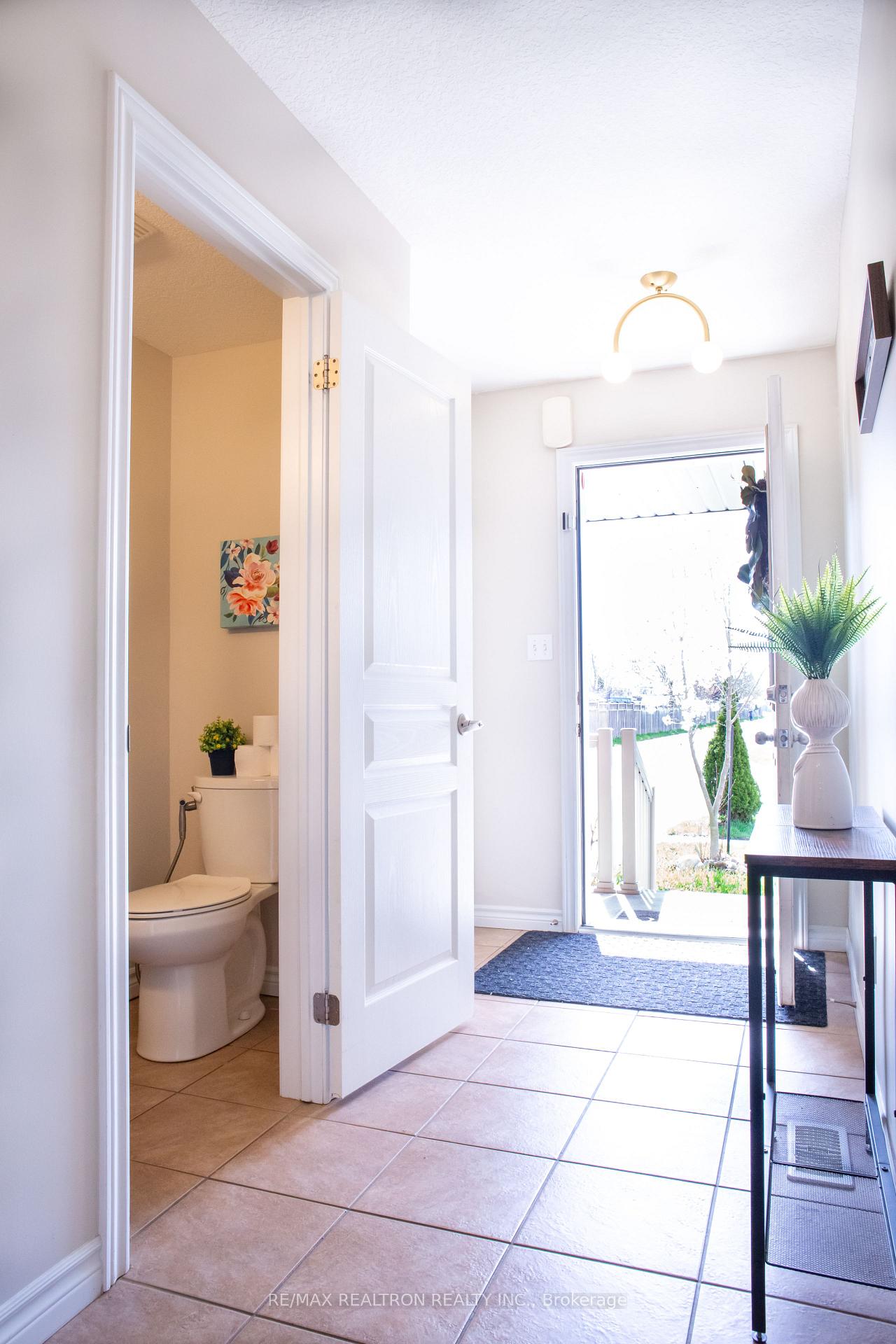 Photo 6 of 130 Simmonds Drive, Guelph, Victoria North — HOMEH