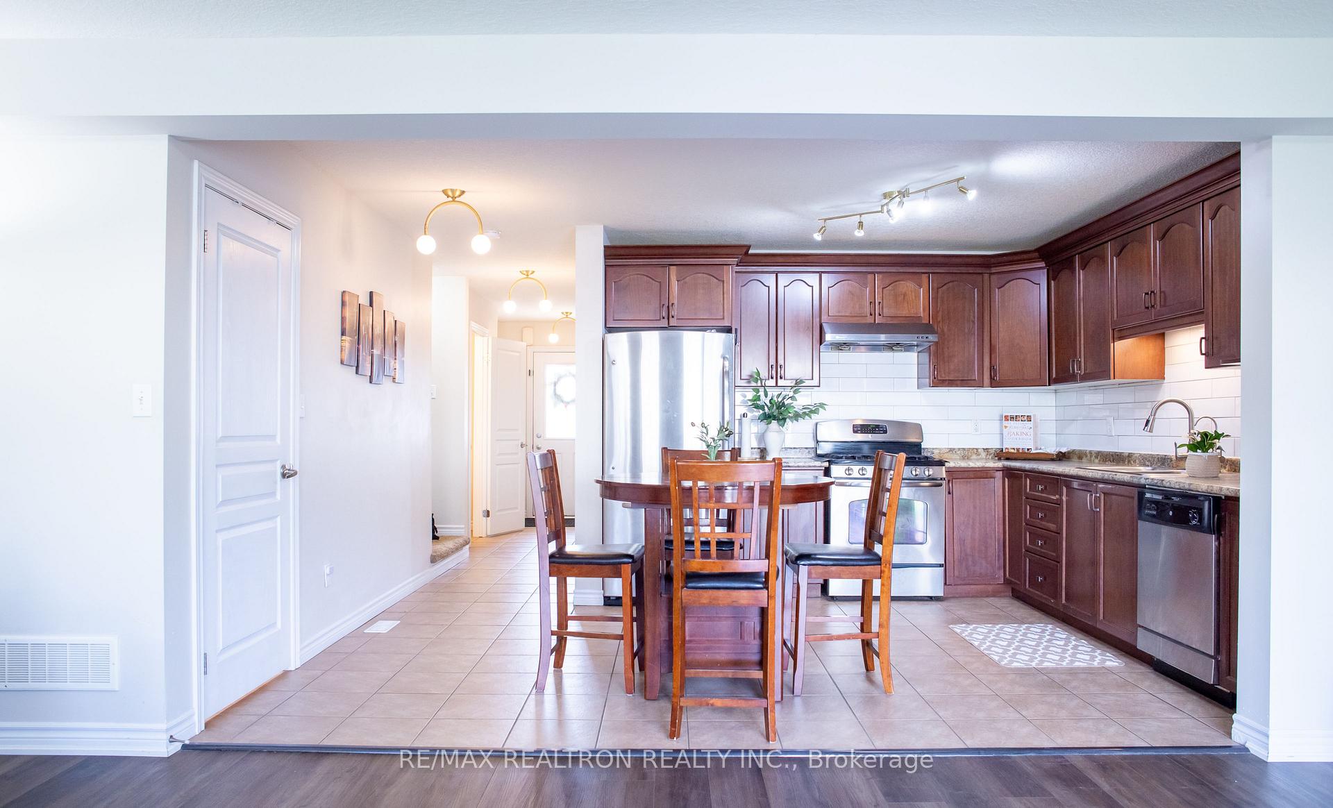 Photo 10 of 130 Simmonds Drive, Guelph, Victoria North — HOMEH