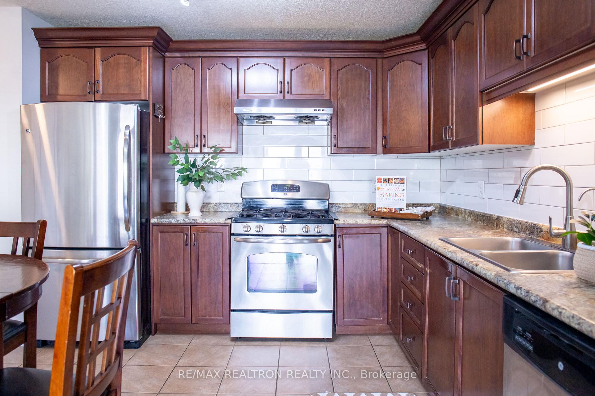 Photo 11 of 130 Simmonds Drive, Guelph, Victoria North — HOMEH
