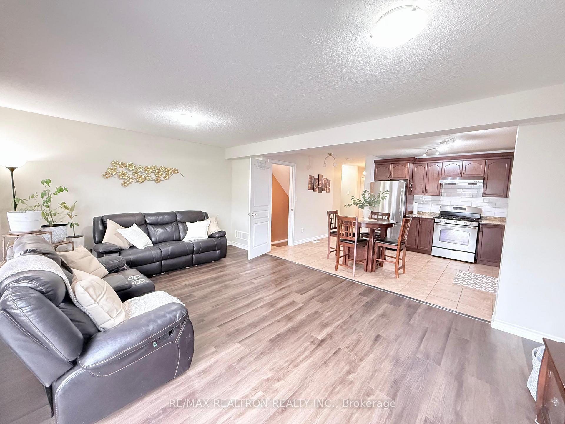 Photo 17 of 130 Simmonds Drive, Guelph, Victoria North — HOMEH
