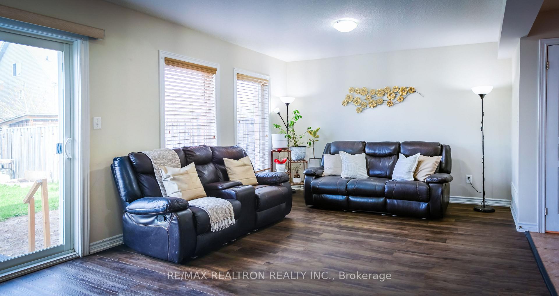 Photo 18 of 130 Simmonds Drive, Guelph, Victoria North — HOMEH