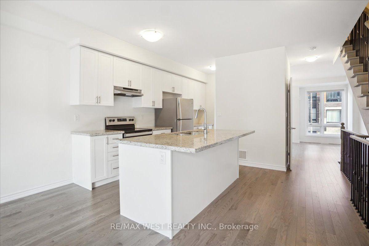 Photo 3 of 30 Lake Trail Way, Whitby, Brooklin — HOMEH