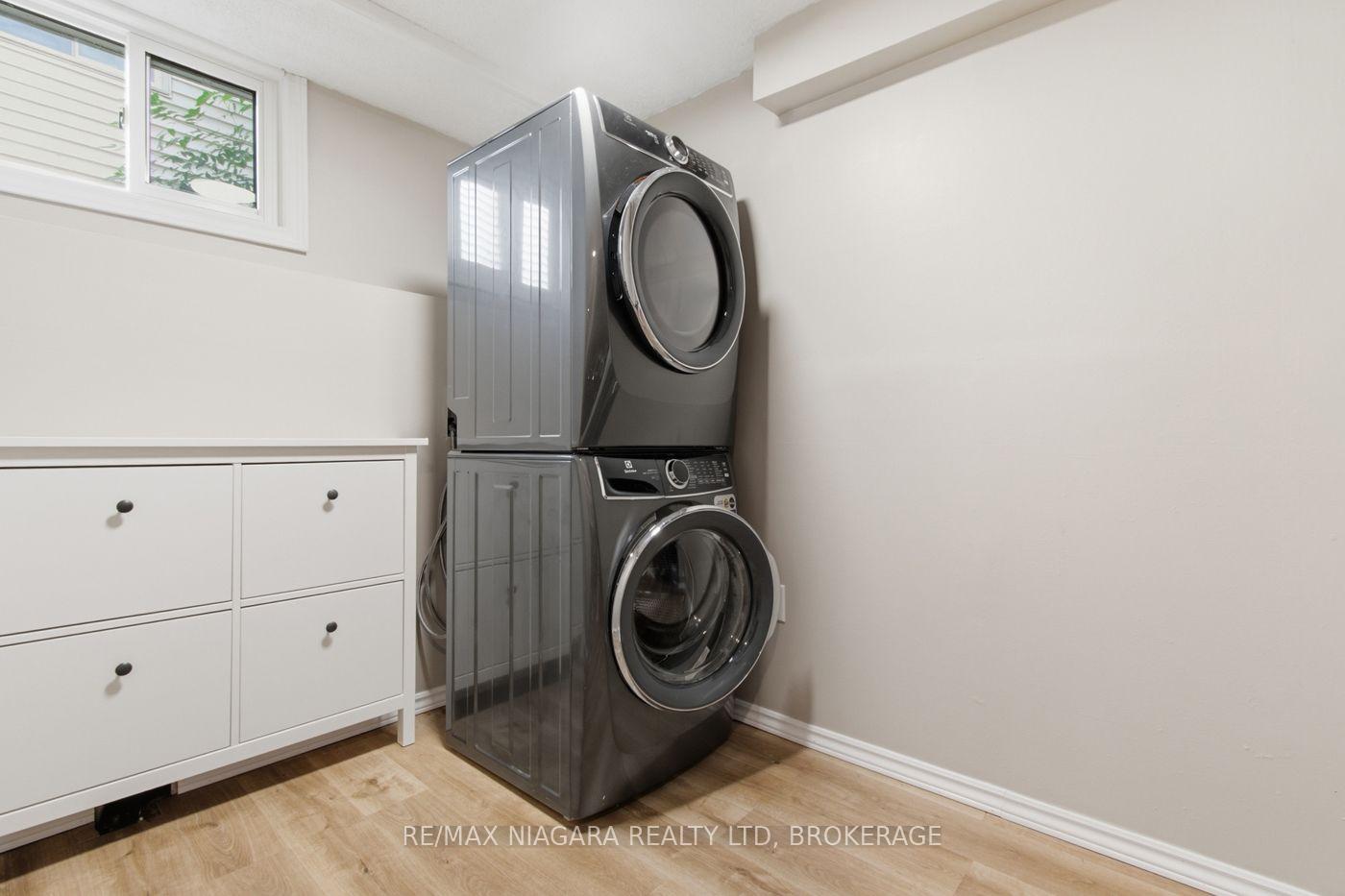 Photo 8 of 36 Hemlock Street, St. Catharines, Burleigh Hill — HOMEH
