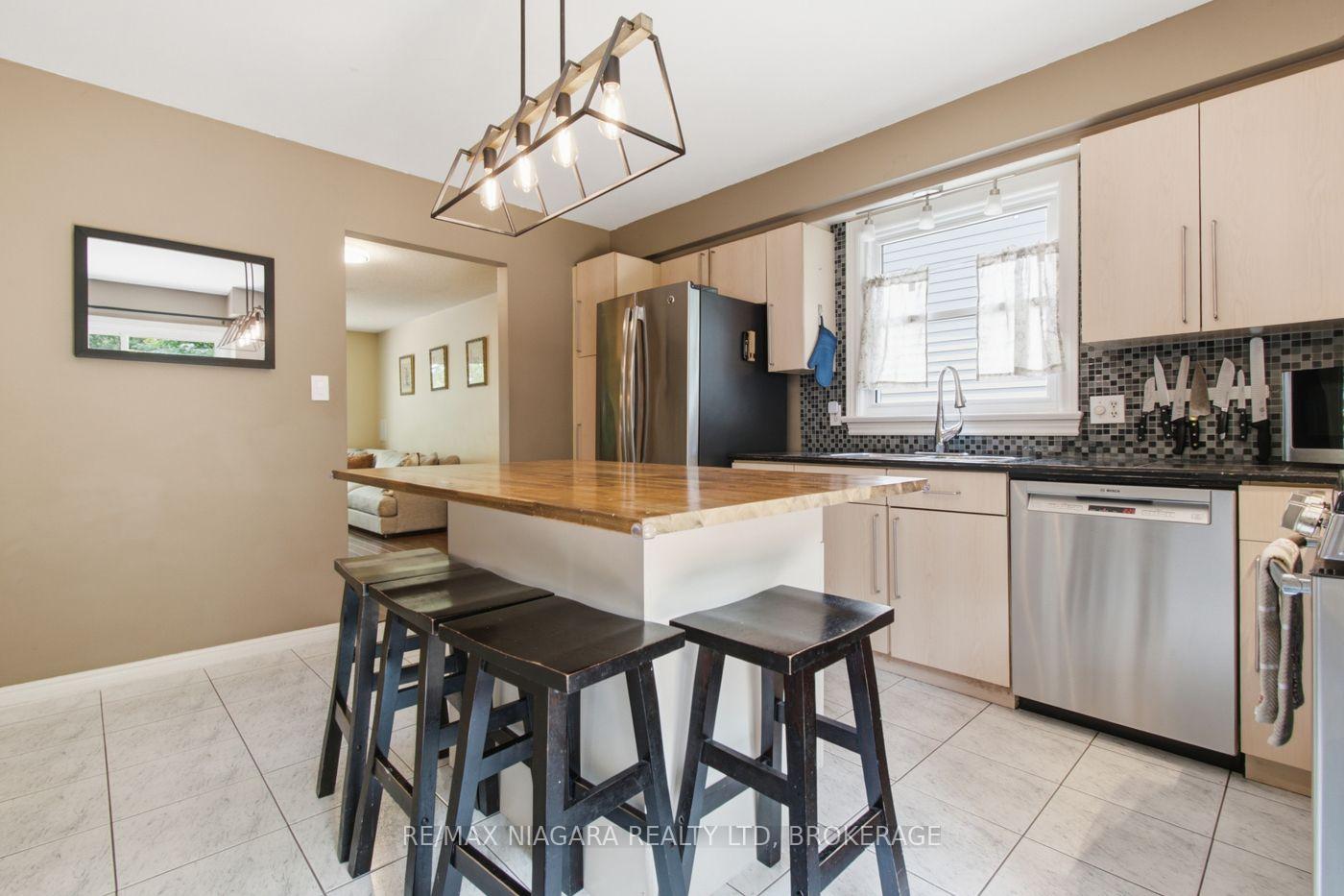 Photo 21 of 36 Hemlock Street, St. Catharines, Burleigh Hill — HOMEH