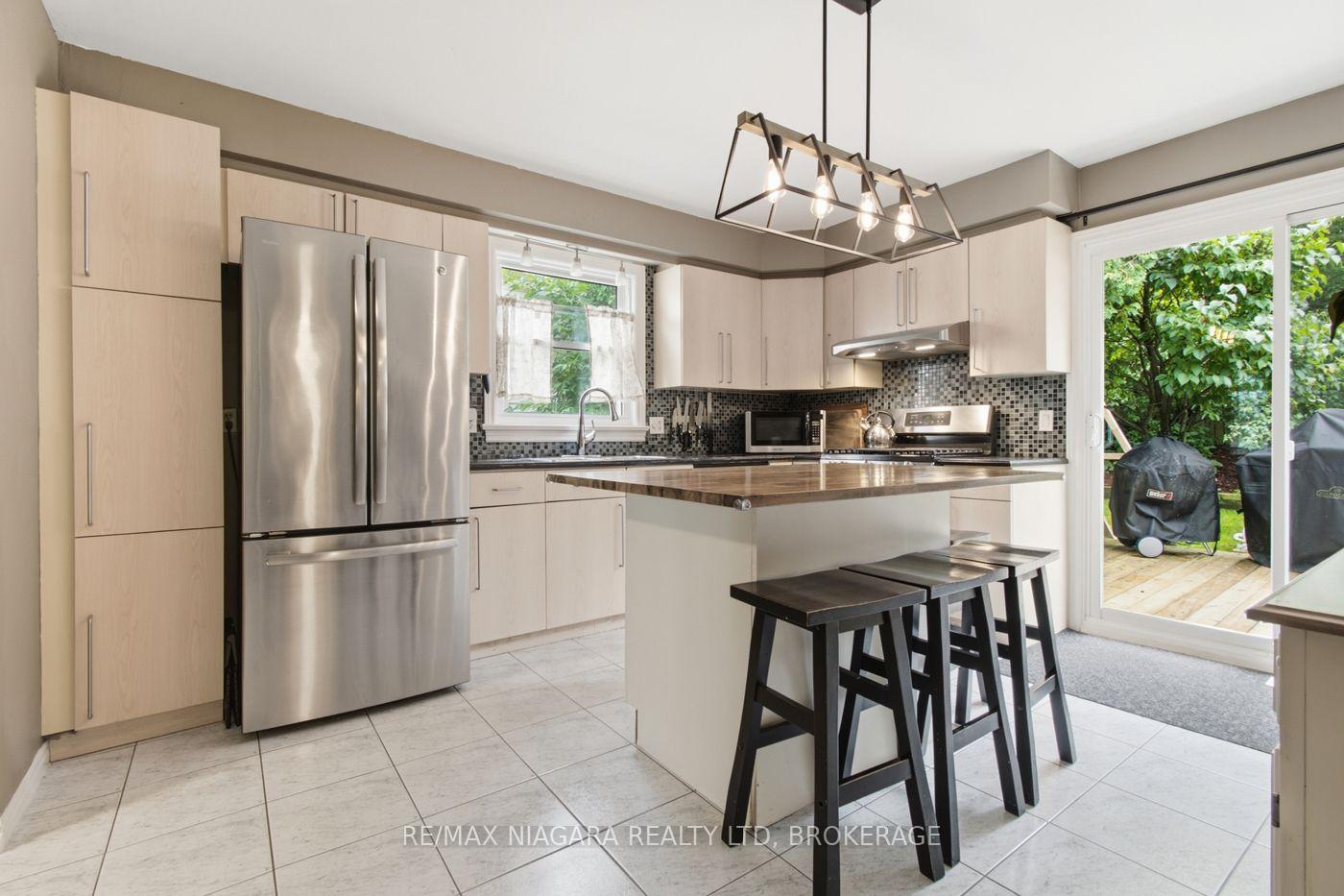 Photo 25 of 36 Hemlock Street, St. Catharines, Burleigh Hill — HOMEH