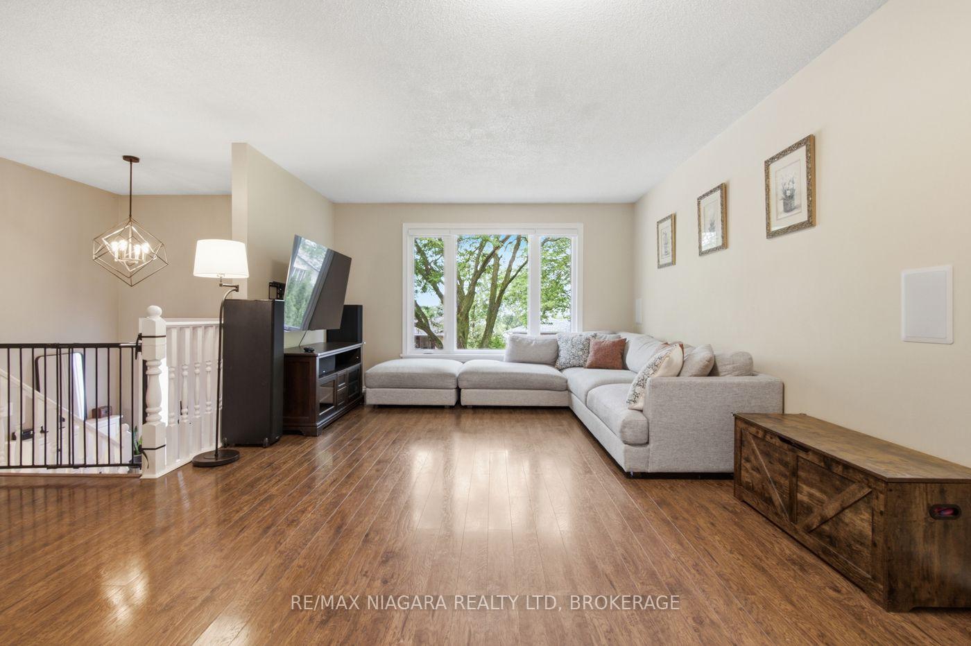 Photo 27 of 36 Hemlock Street, St. Catharines, Burleigh Hill — HOMEH