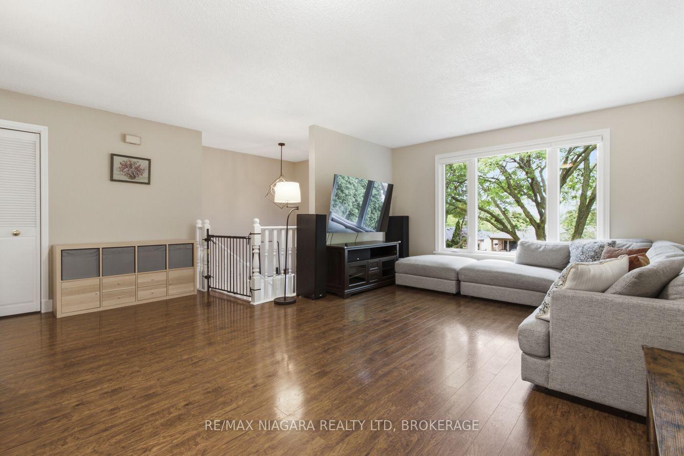 Photo 28 of 36 Hemlock Street, St. Catharines, Burleigh Hill — HOMEH