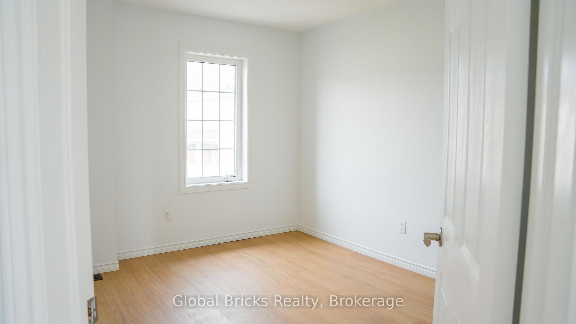 Photo 12 of Unit 6, 755 Linden Drive, Cambridge, Preston Heights — HOMEH