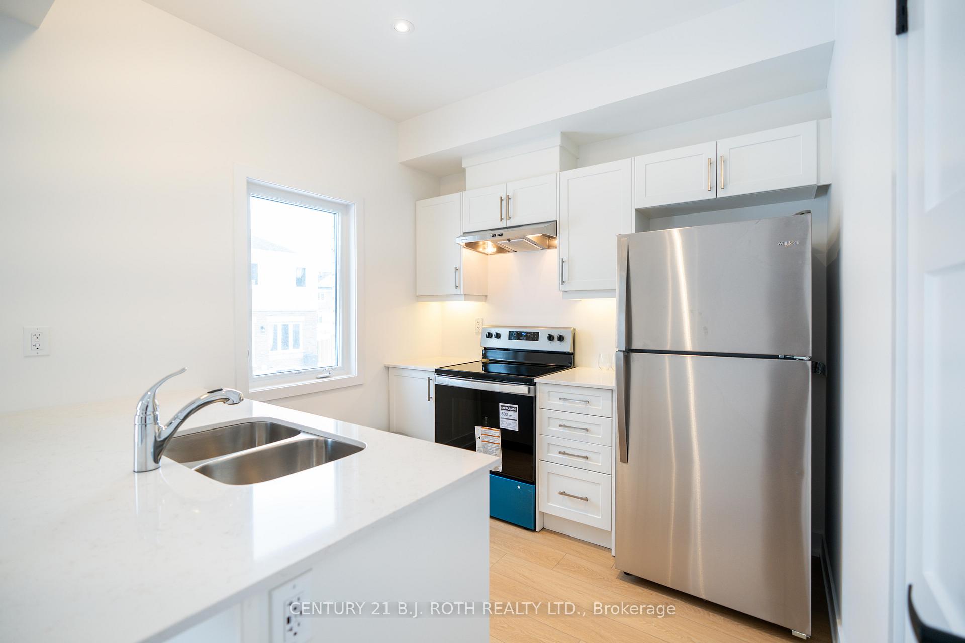 Photo 2 of 236 Prince William Way, Barrie, Innis-Shore — HOMEH