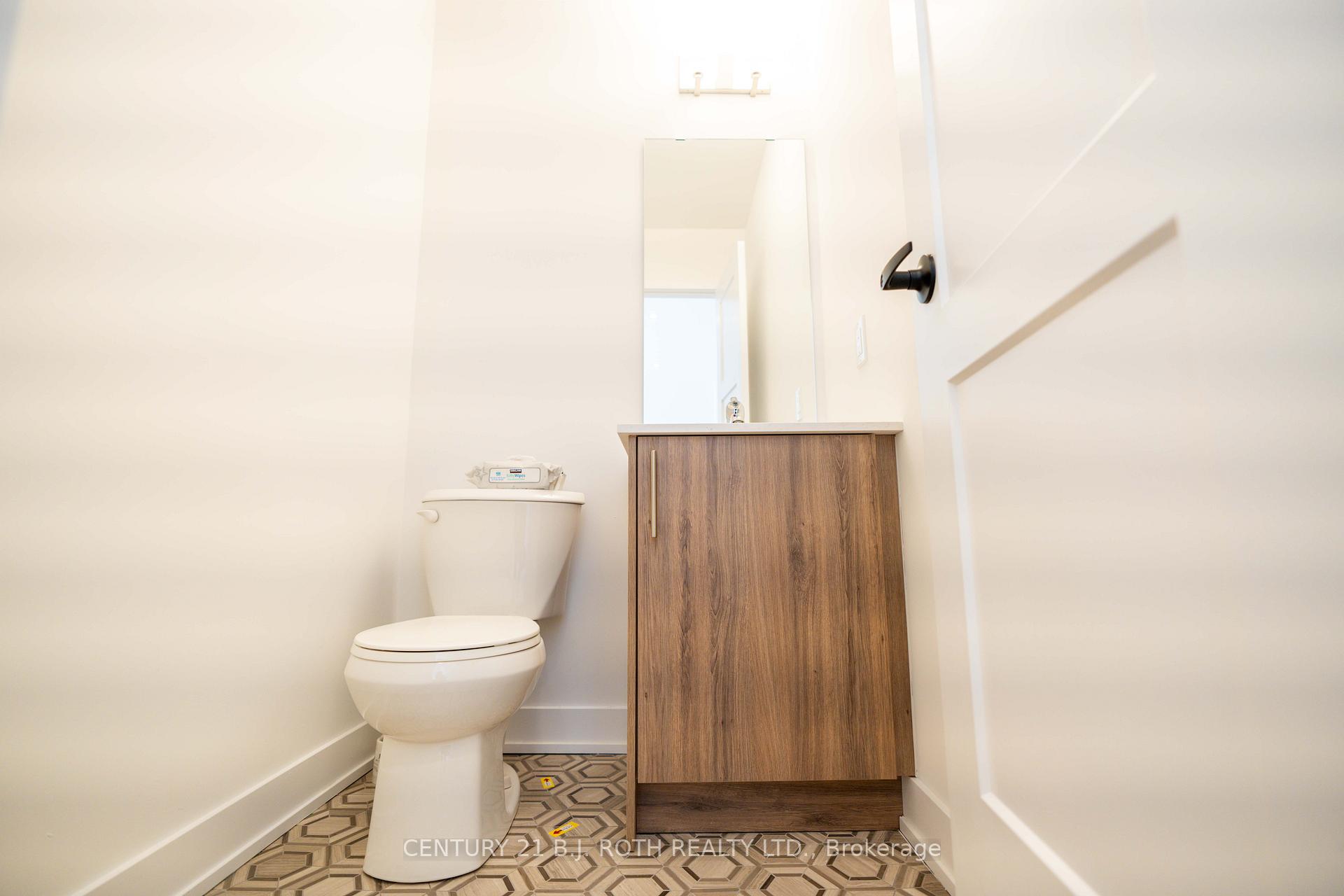 Photo 6 of 236 Prince William Way, Barrie, Innis-Shore — HOMEH