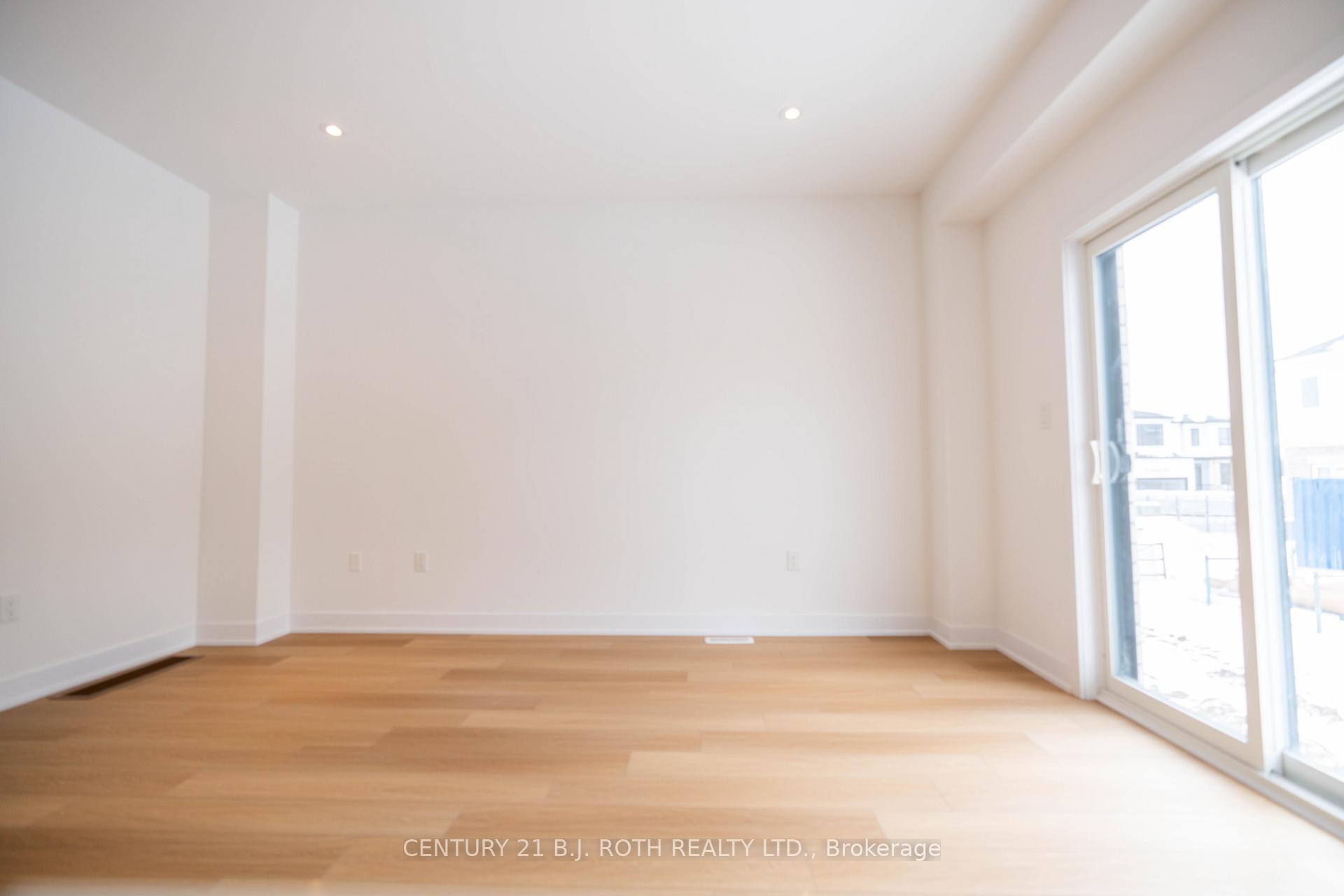 Photo 8 of 236 Prince William Way, Barrie, Innis-Shore — HOMEH