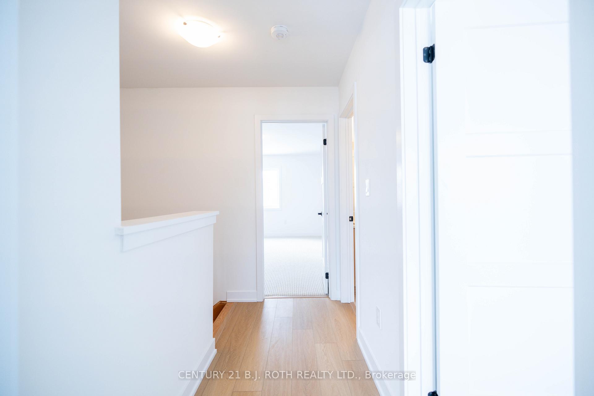 Photo 11 of 236 Prince William Way, Barrie, Innis-Shore — HOMEH
