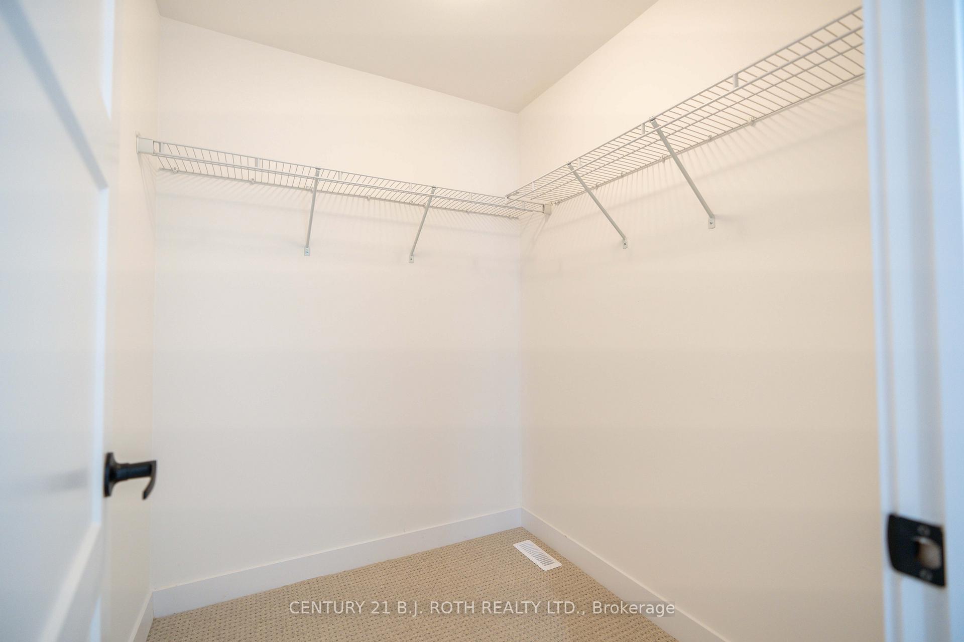 Photo 13 of 236 Prince William Way, Barrie, Innis-Shore — HOMEH