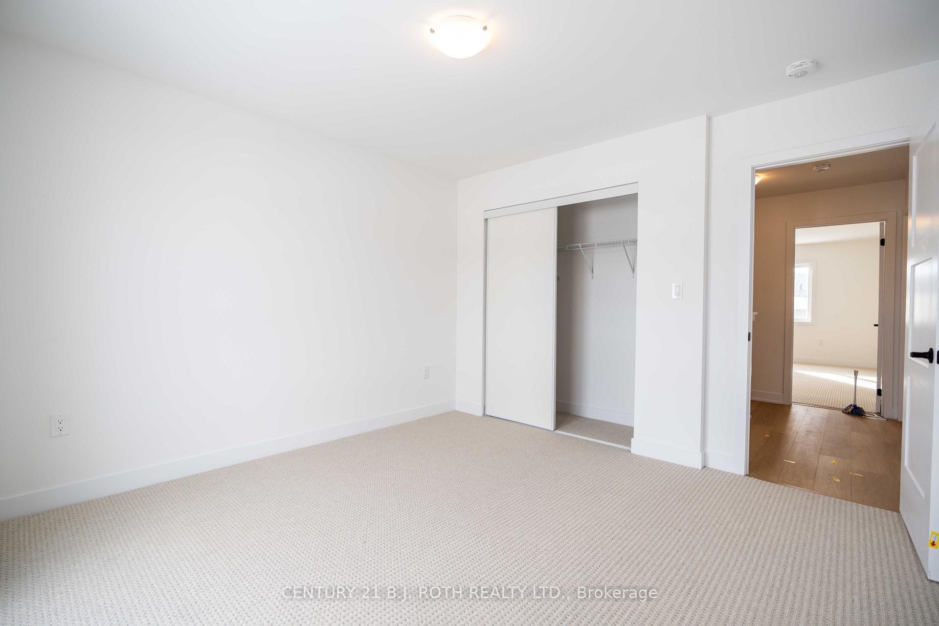 Photo 16 of 236 Prince William Way, Barrie, Innis-Shore — HOMEH