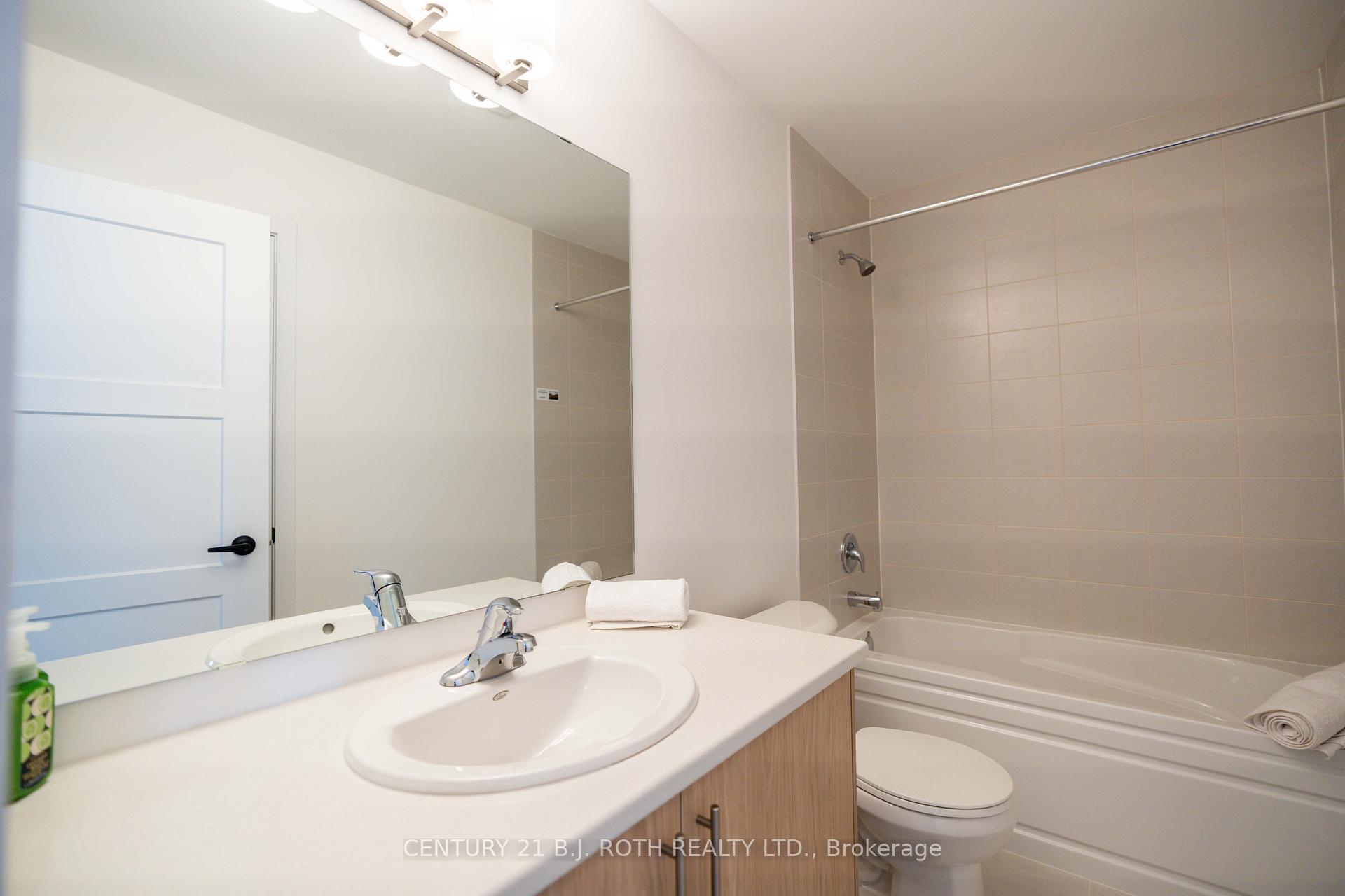 Photo 17 of 236 Prince William Way, Barrie, Innis-Shore — HOMEH
