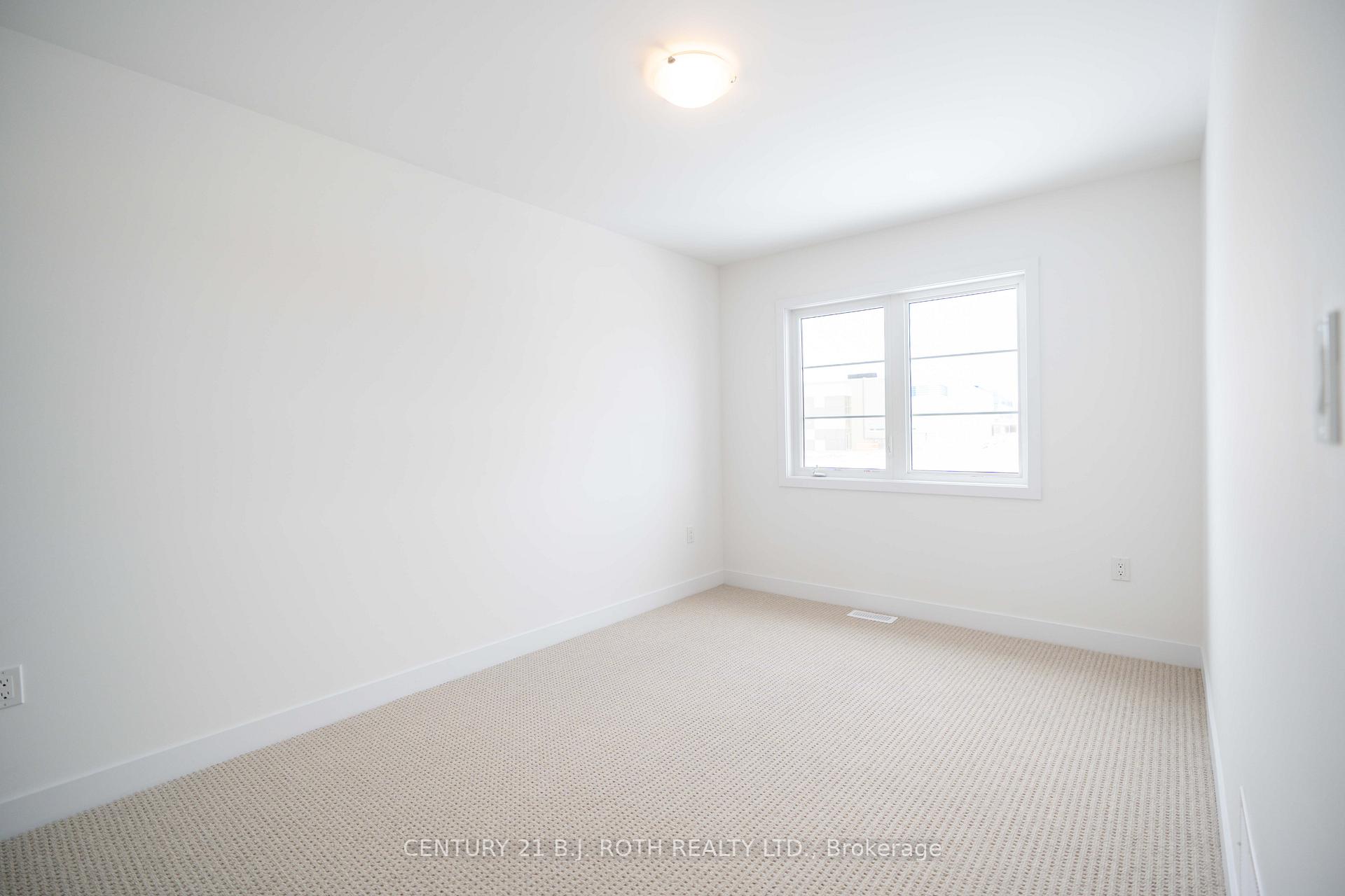 Photo 18 of 236 Prince William Way, Barrie, Innis-Shore — HOMEH