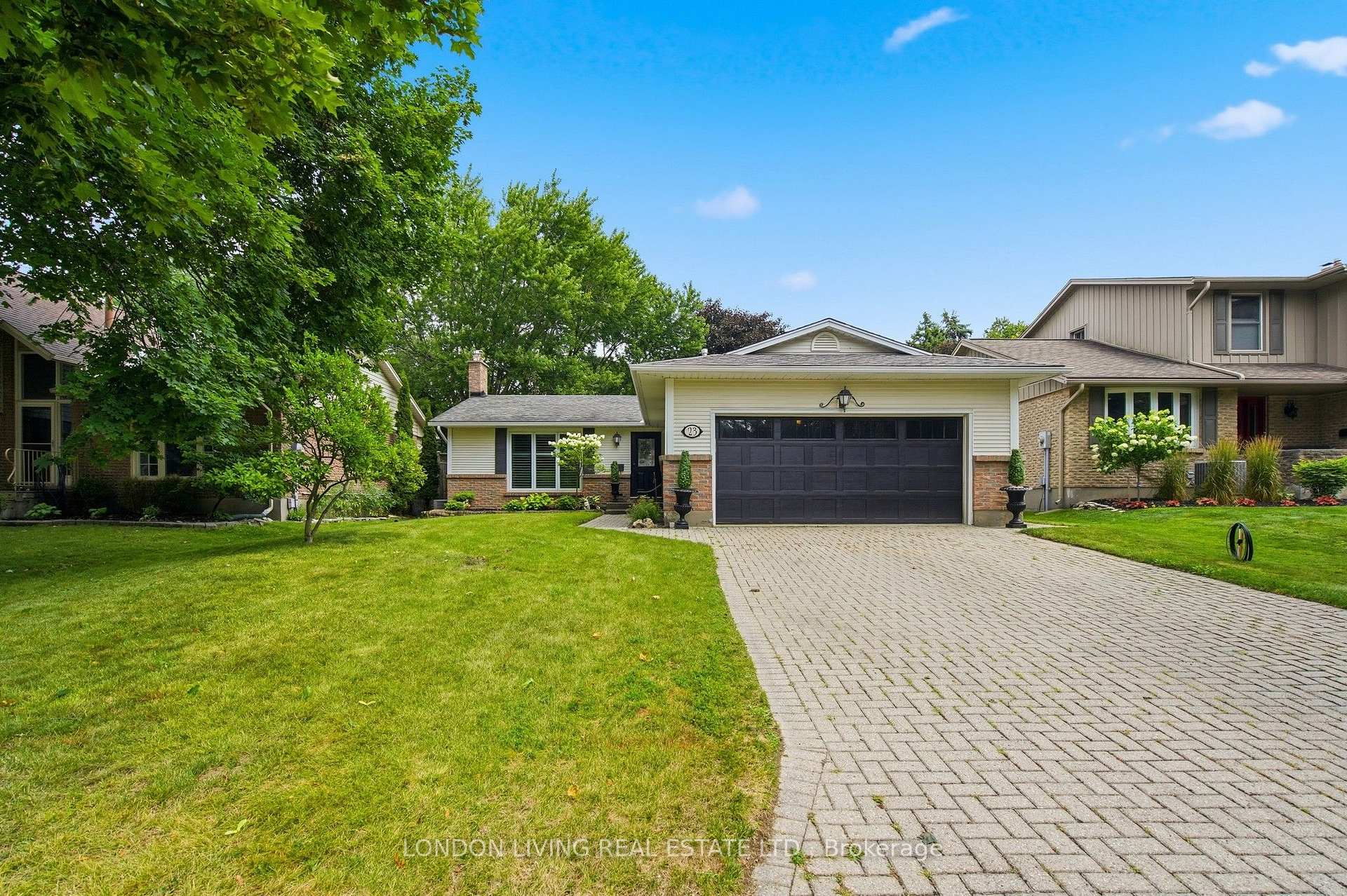 Photo 1 of 23 Greenbrier Crescent, London, South N — HOMEH