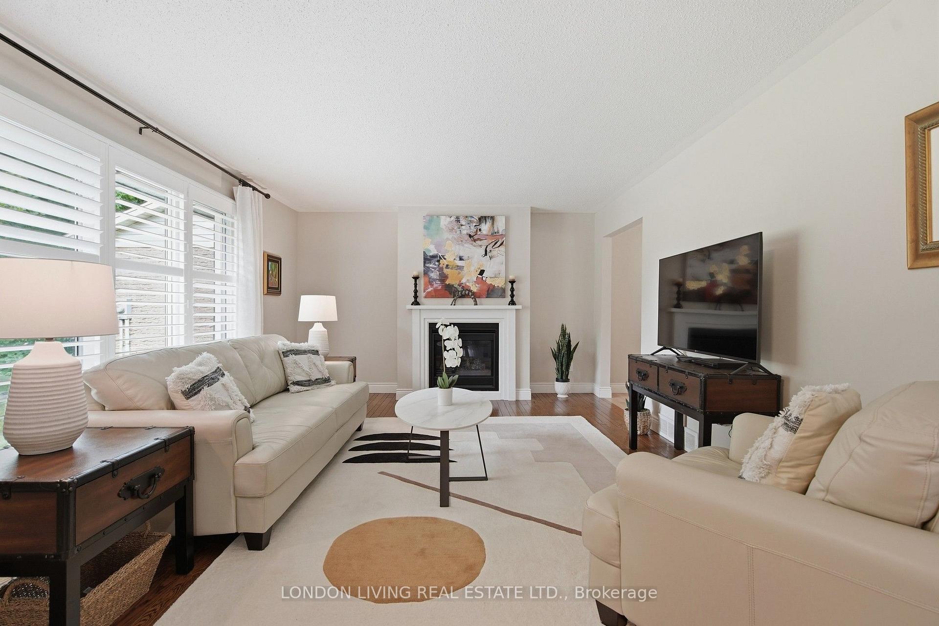 Photo 6 of 23 Greenbrier Crescent, London, South N — HOMEH