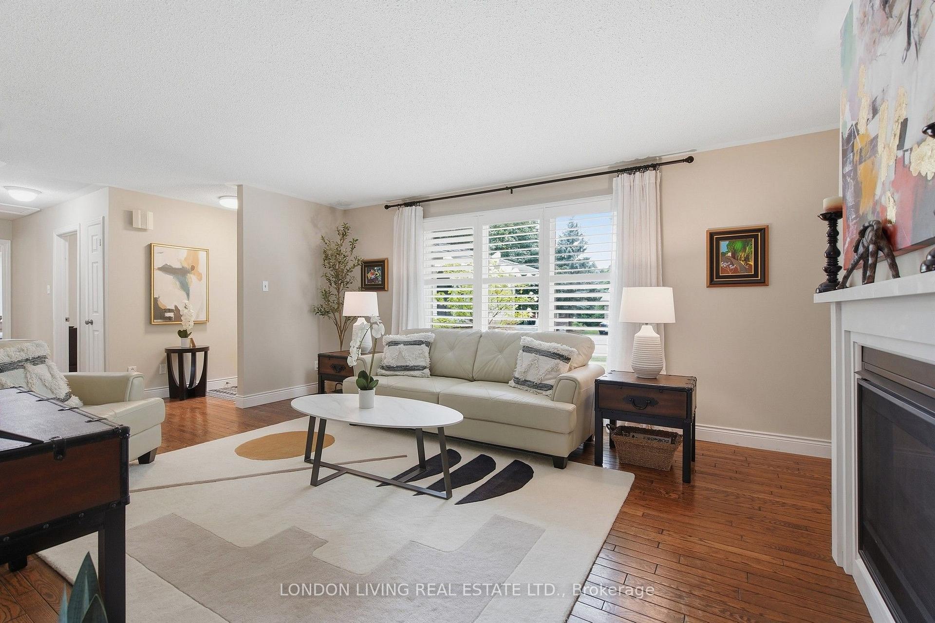 Photo 7 of 23 Greenbrier Crescent, London, South N — HOMEH