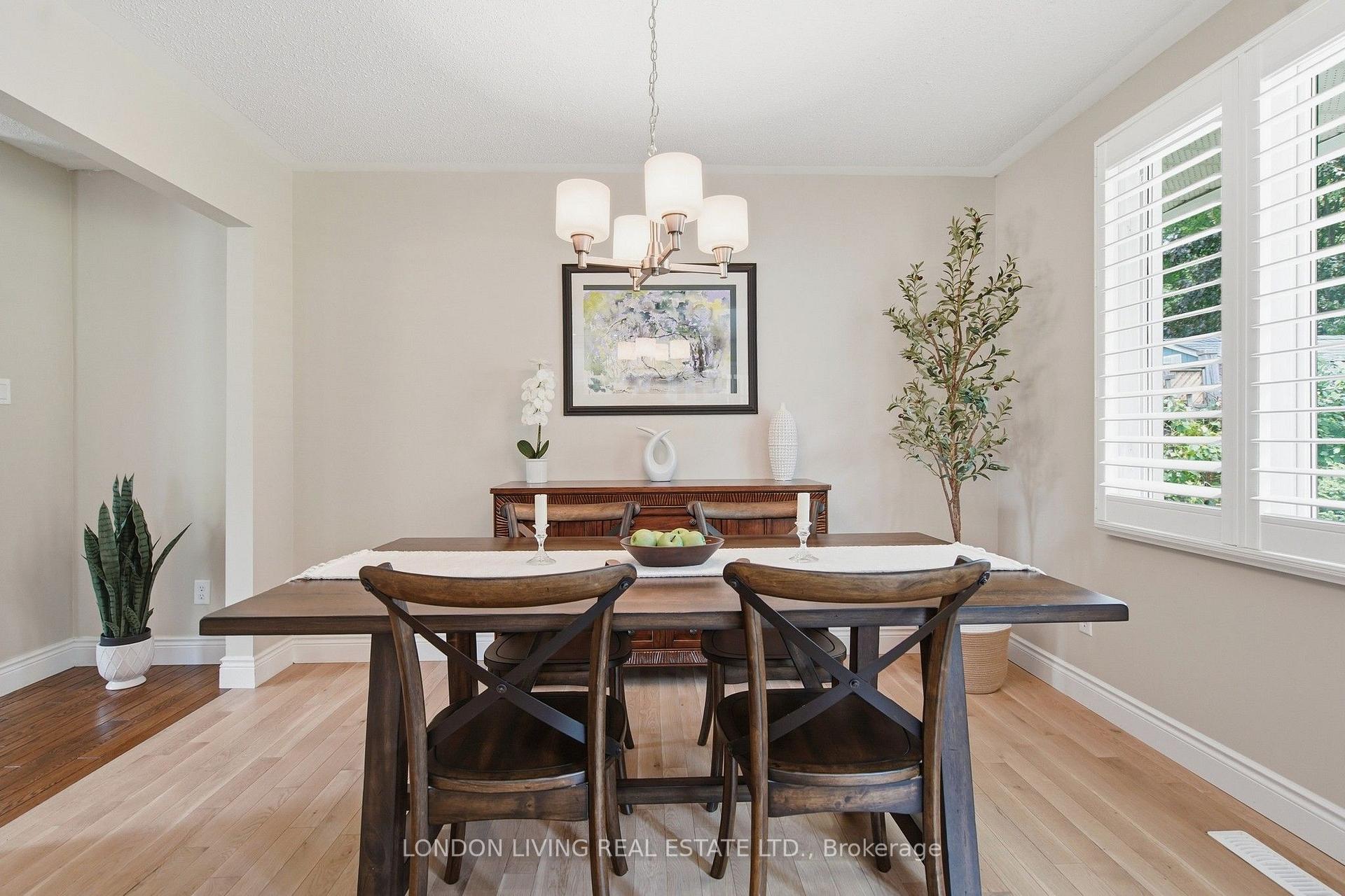 Photo 10 of 23 Greenbrier Crescent, London, South N — HOMEH