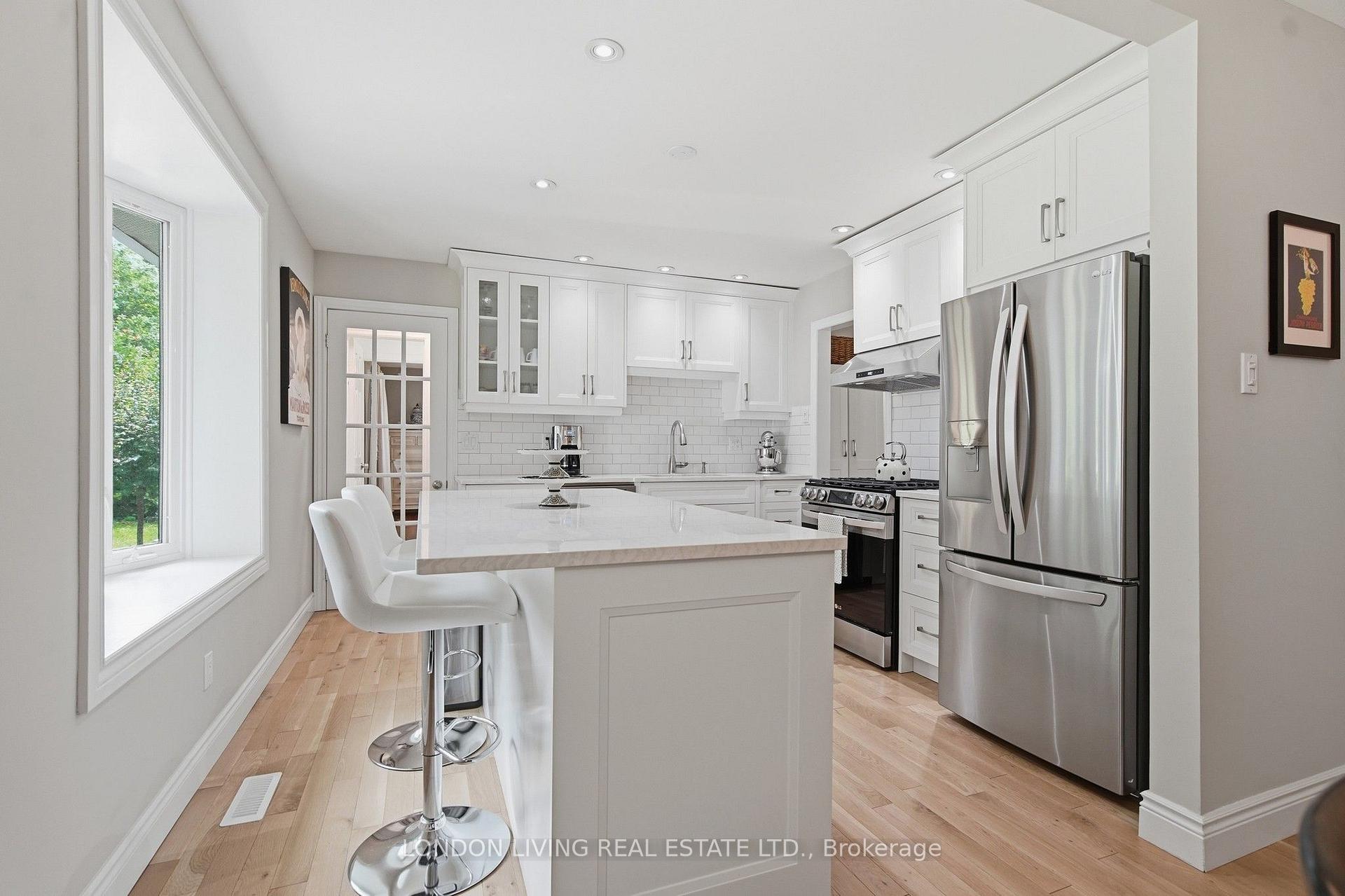 Photo 11 of 23 Greenbrier Crescent, London, South N — HOMEH