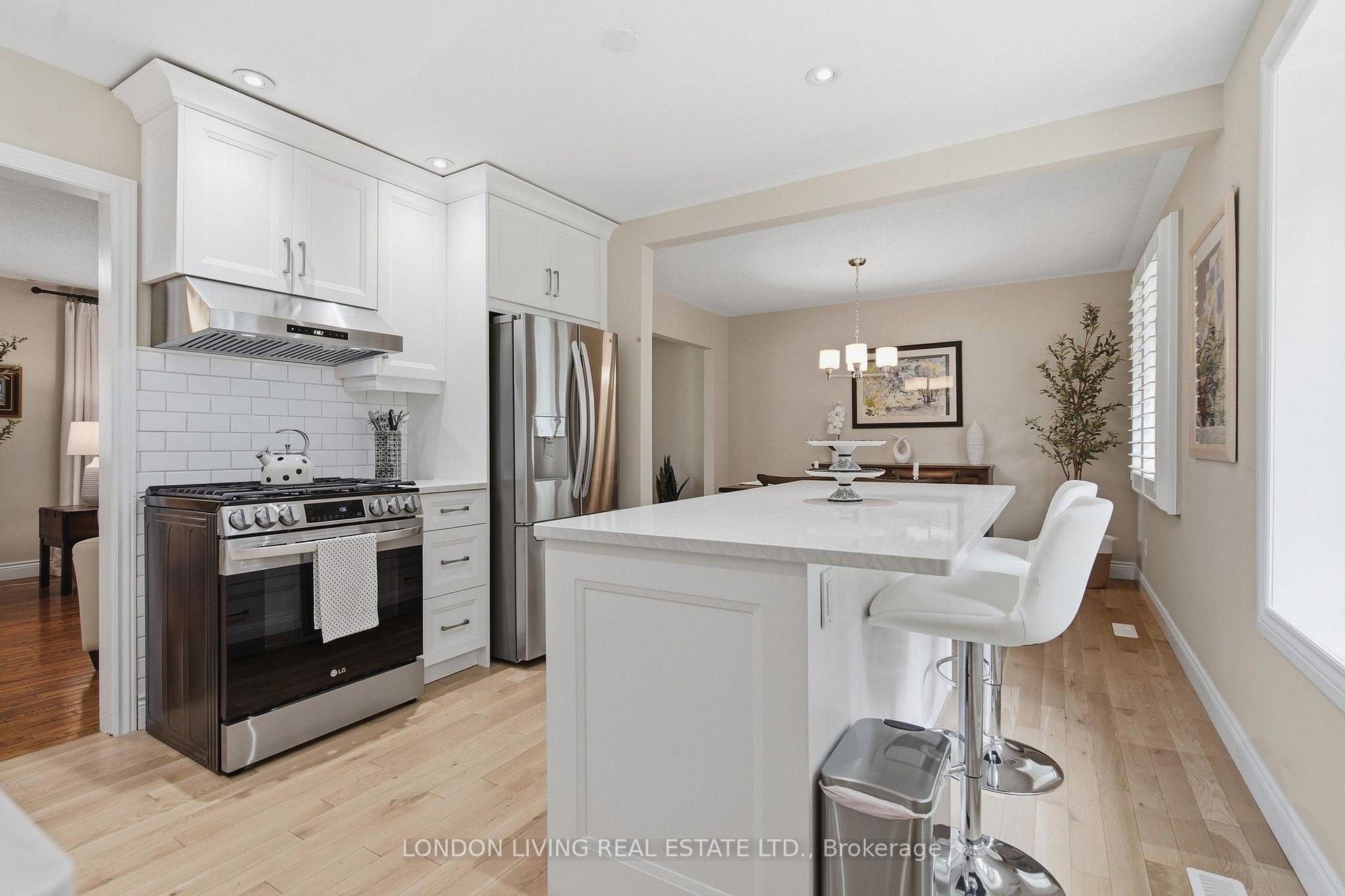 Photo 12 of 23 Greenbrier Crescent, London, South N — HOMEH