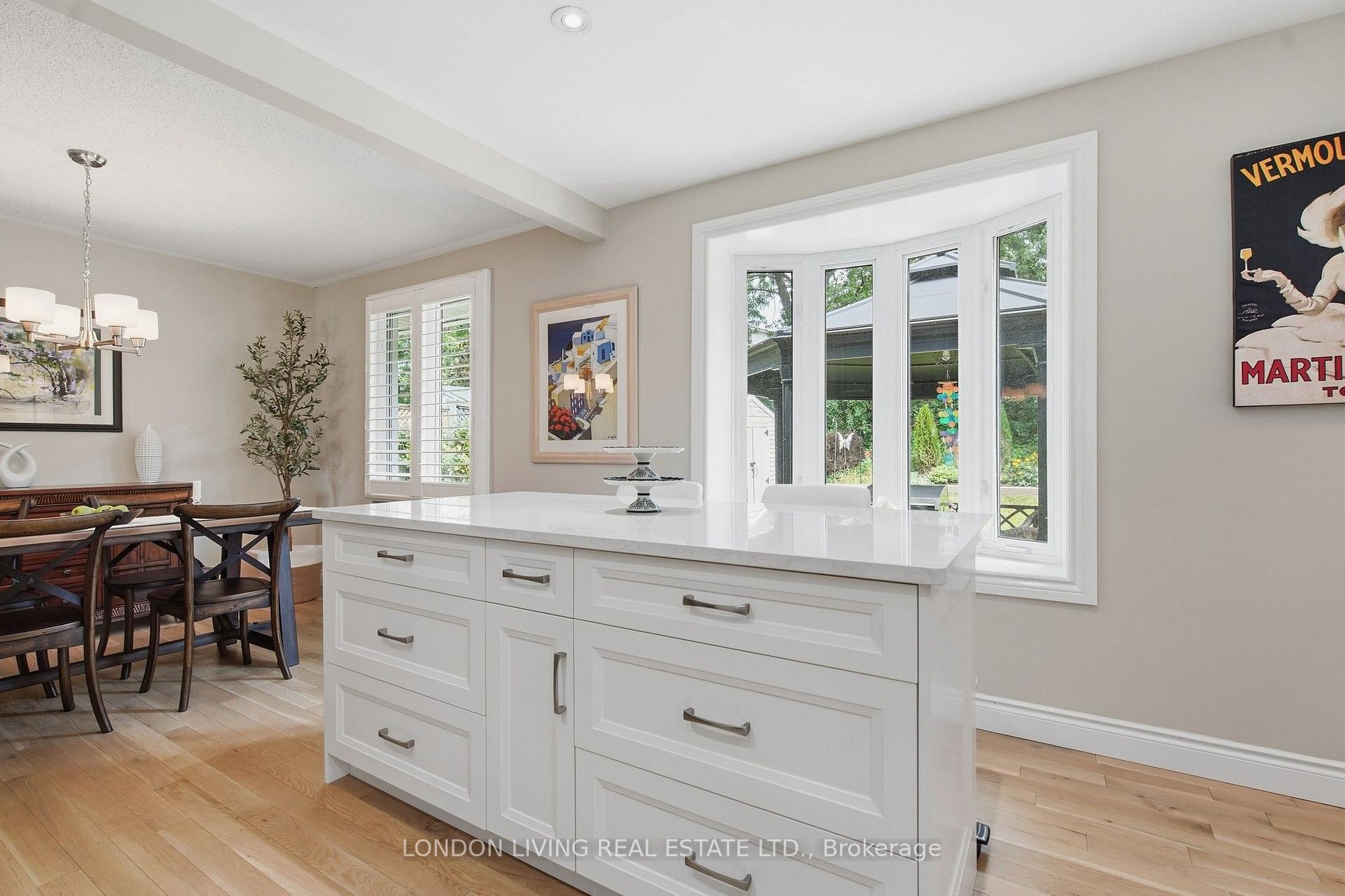 Photo 14 of 23 Greenbrier Crescent, London, South N — HOMEH