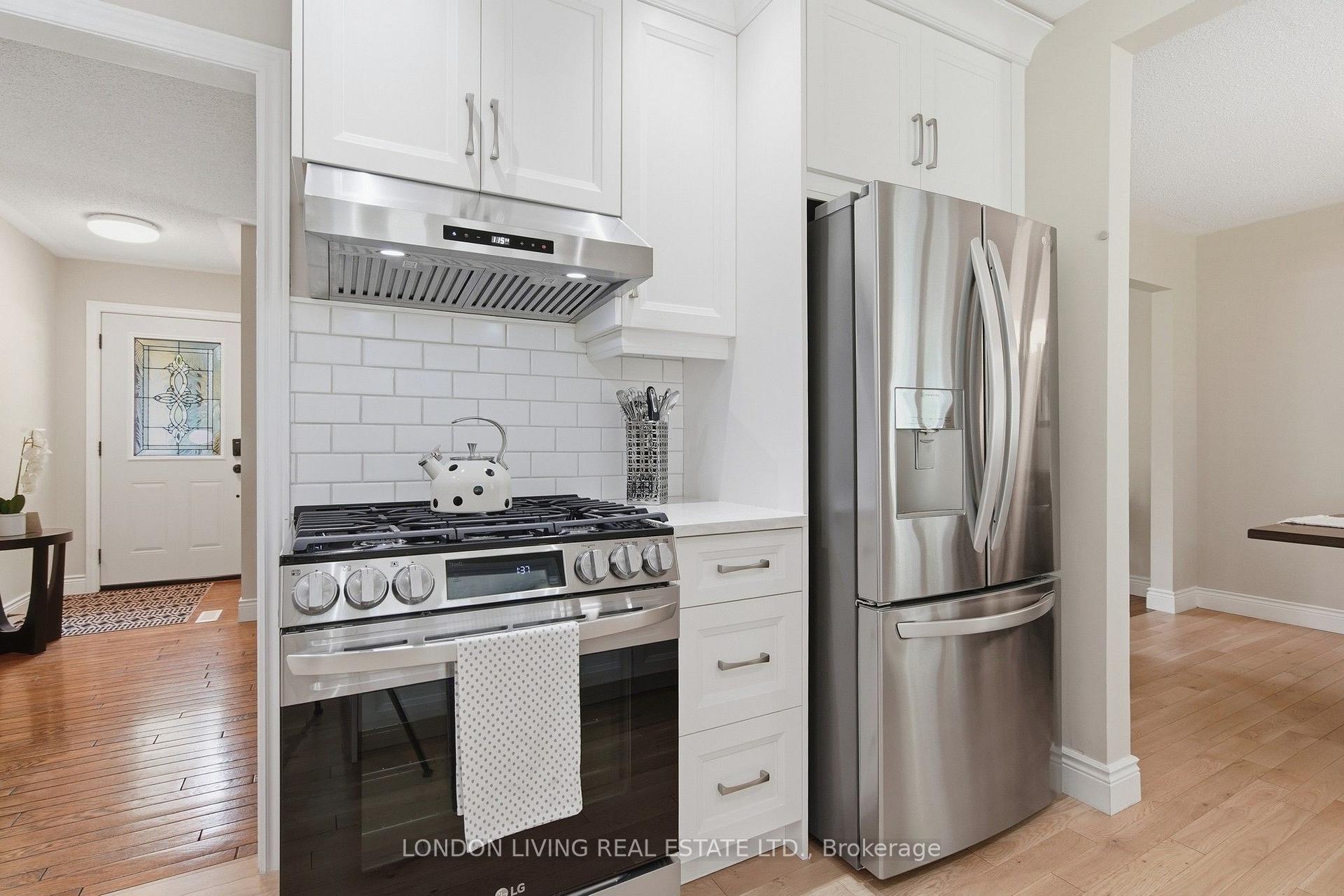 Photo 15 of 23 Greenbrier Crescent, London, South N — HOMEH