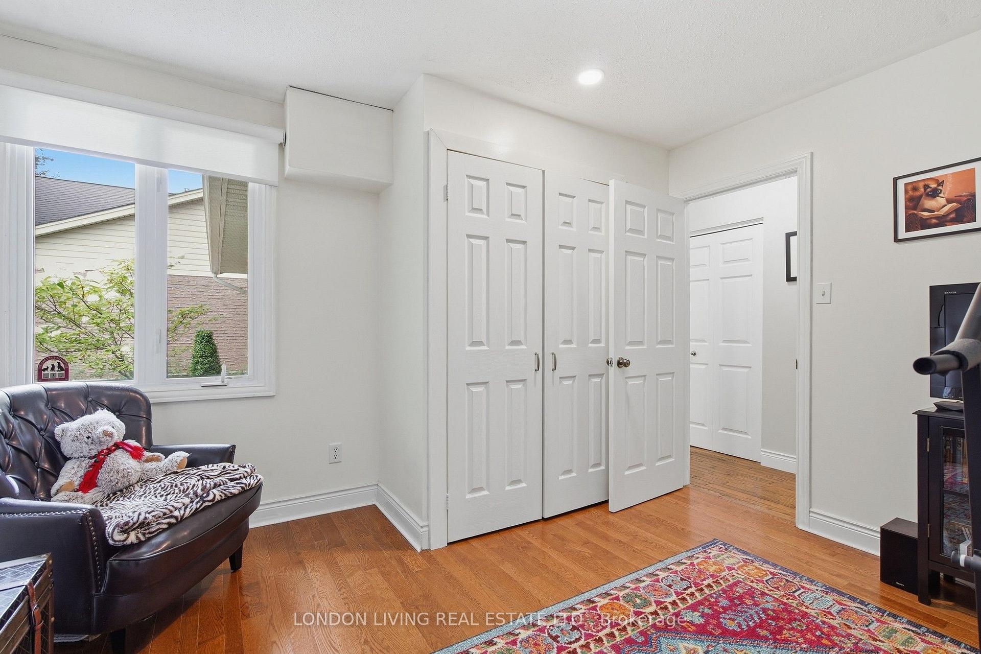 Photo 22 of 23 Greenbrier Crescent, London, South N — HOMEH