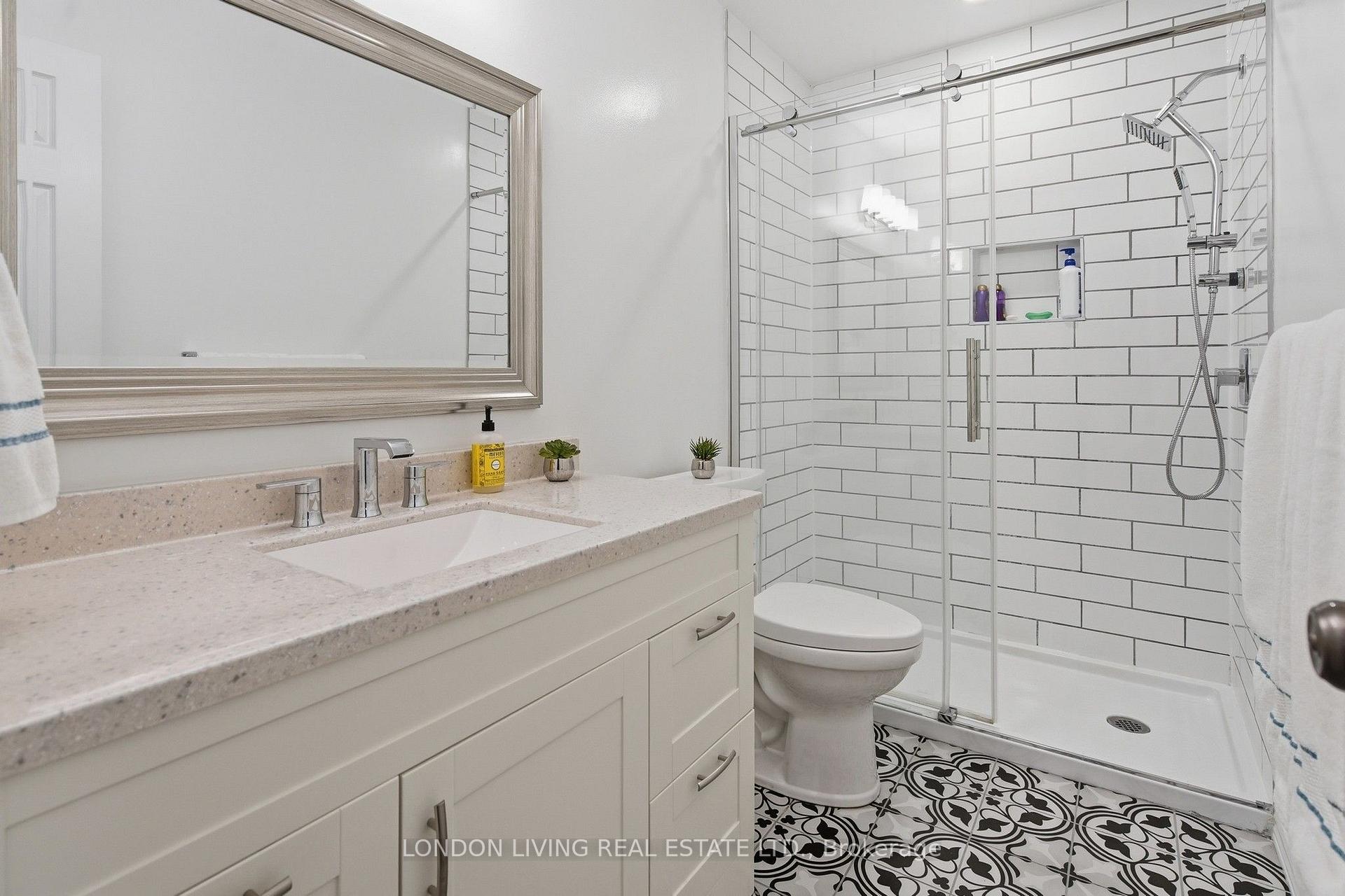 Photo 23 of 23 Greenbrier Crescent, London, South N — HOMEH