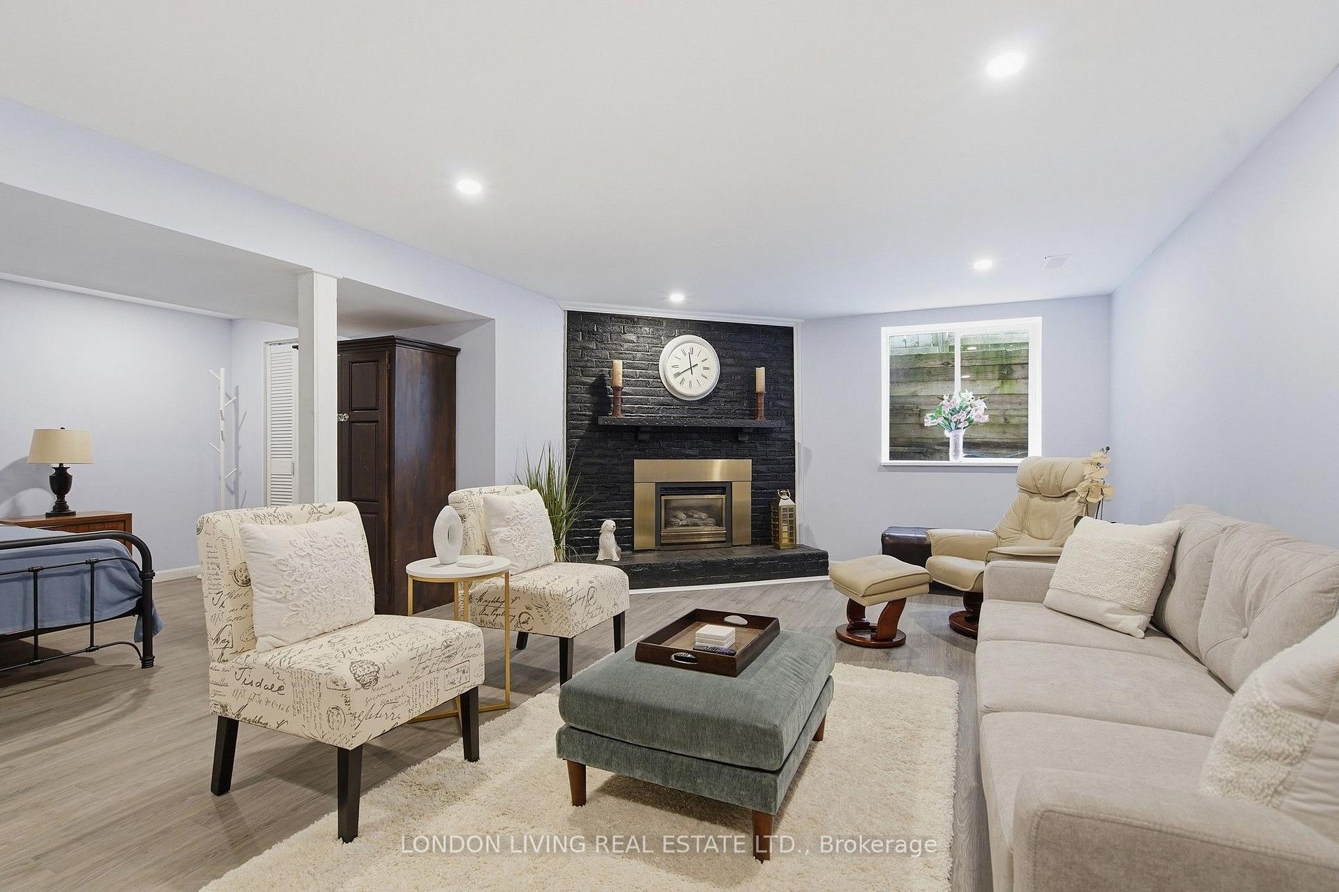 Photo 25 of 23 Greenbrier Crescent, London, South N — HOMEH