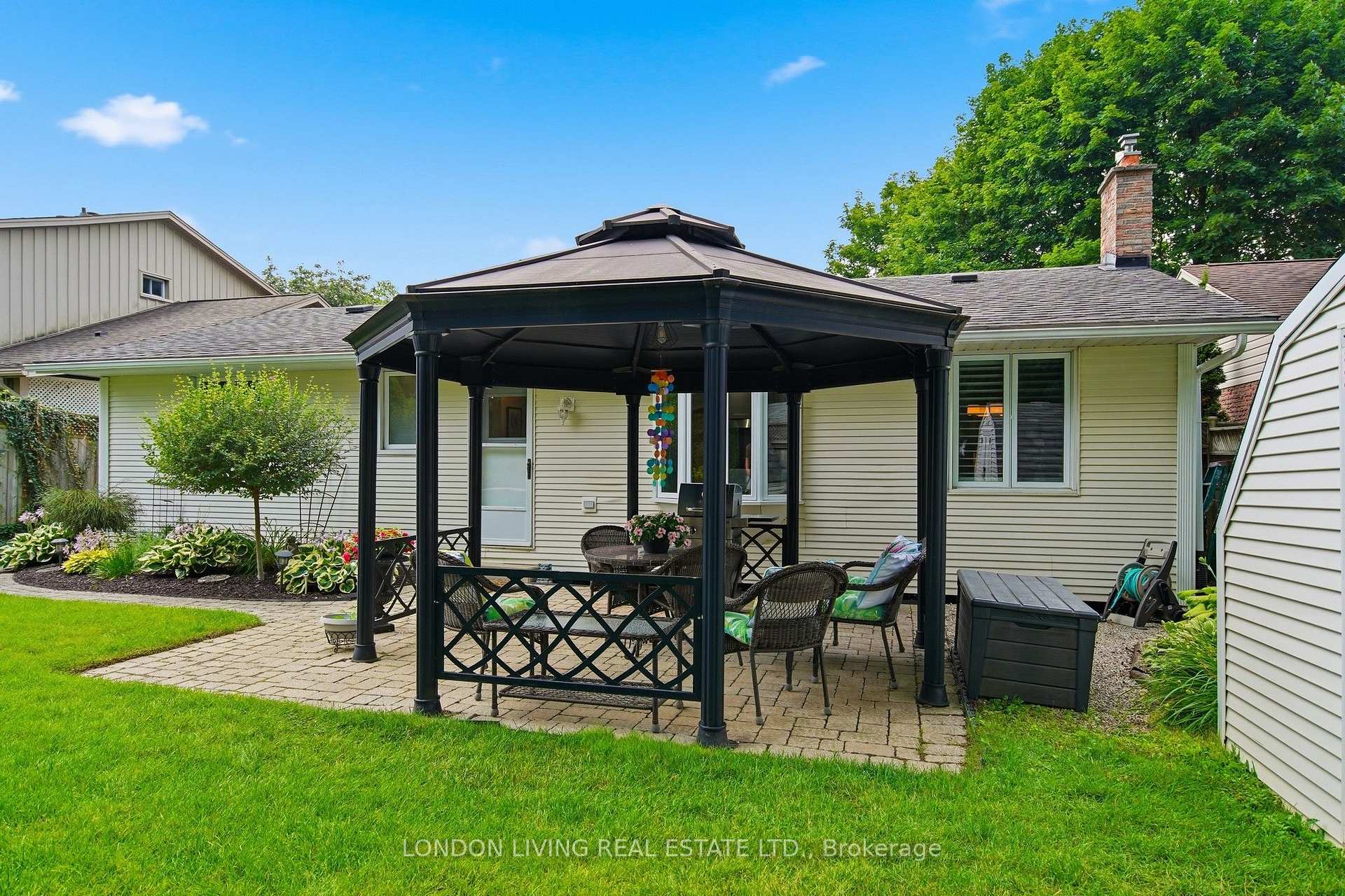 Photo 43 of 23 Greenbrier Crescent, London, South N — HOMEH