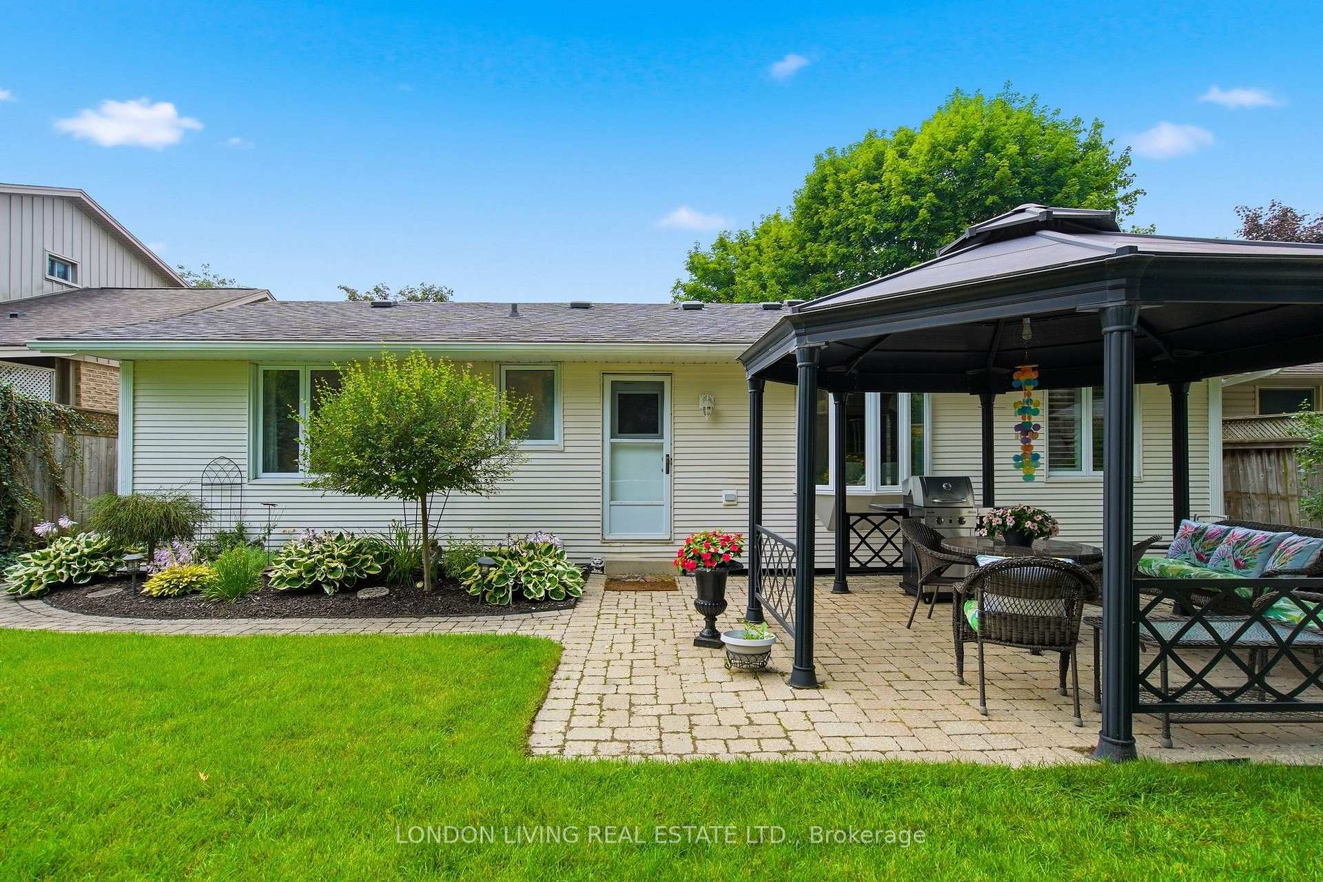 Photo 44 of 23 Greenbrier Crescent, London, South N — HOMEH
