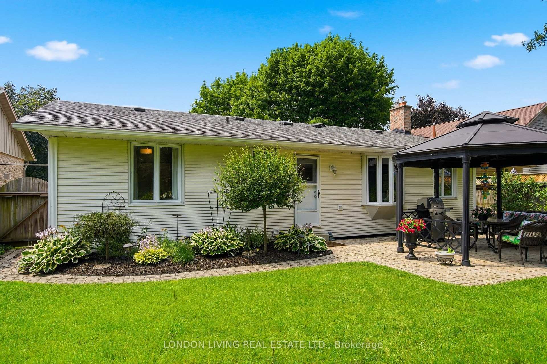 Photo 45 of 23 Greenbrier Crescent, London, South N — HOMEH