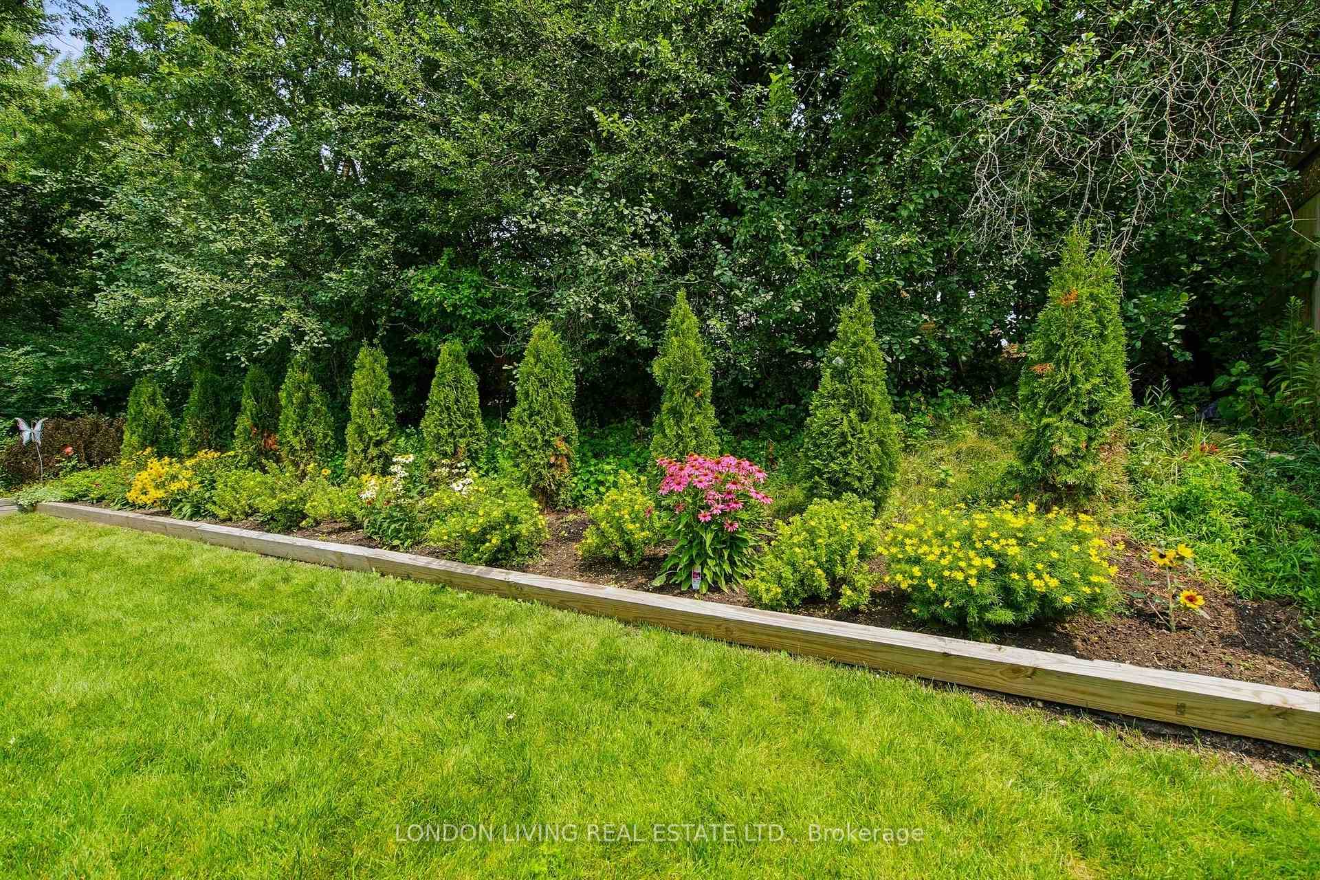 Photo 46 of 23 Greenbrier Crescent, London, South N — HOMEH