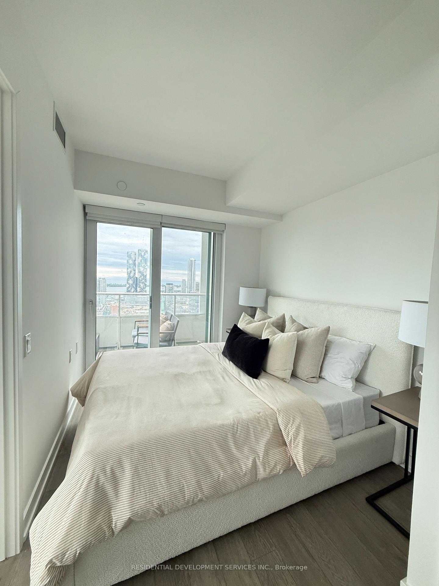 Photo 5 of Unit 3703, 88 Queen Street, Toronto, Church-Yonge Corridor — HOMEH