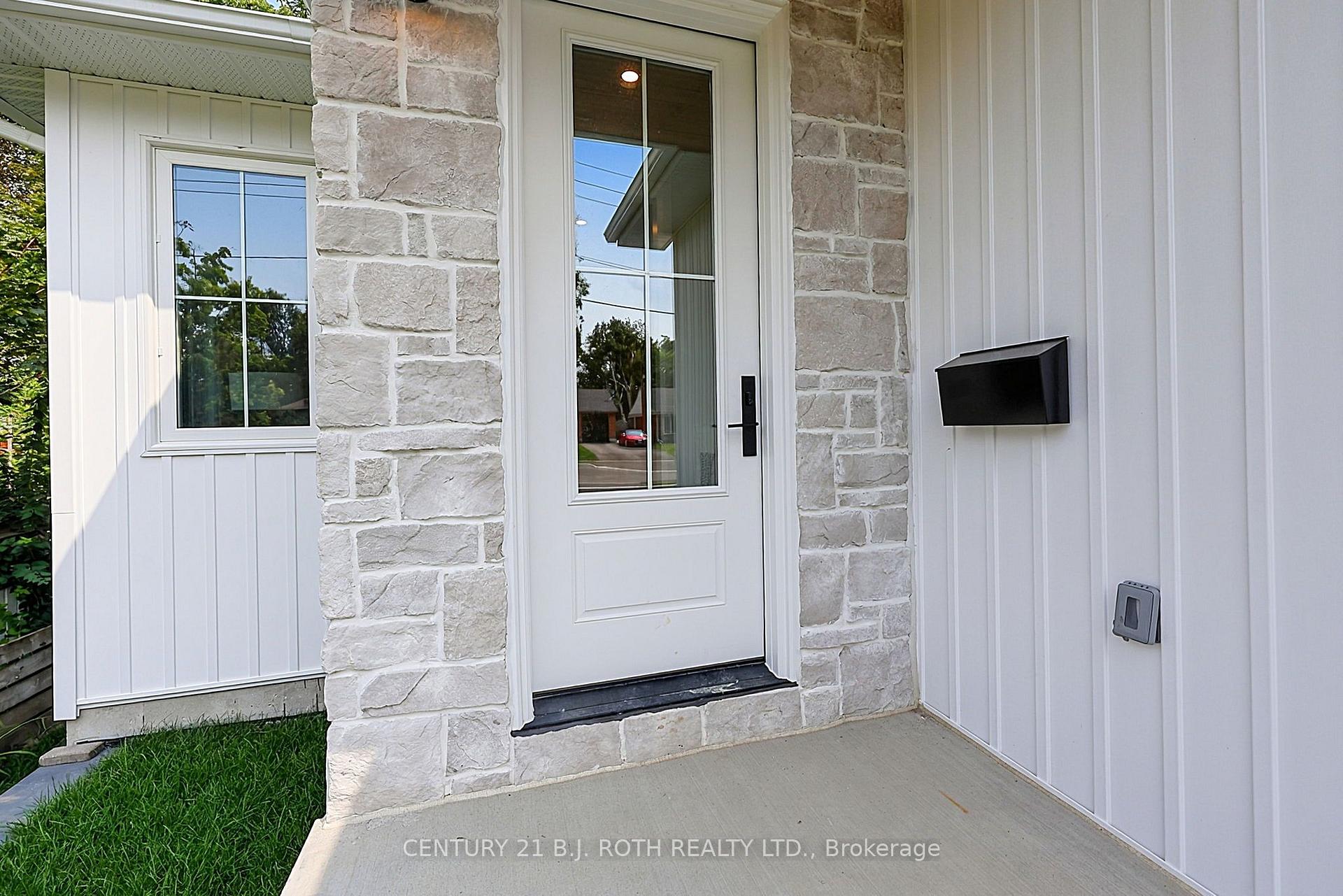 Photo 2 of 75 Vancouver Street, Barrie, Codrington — HOMEH