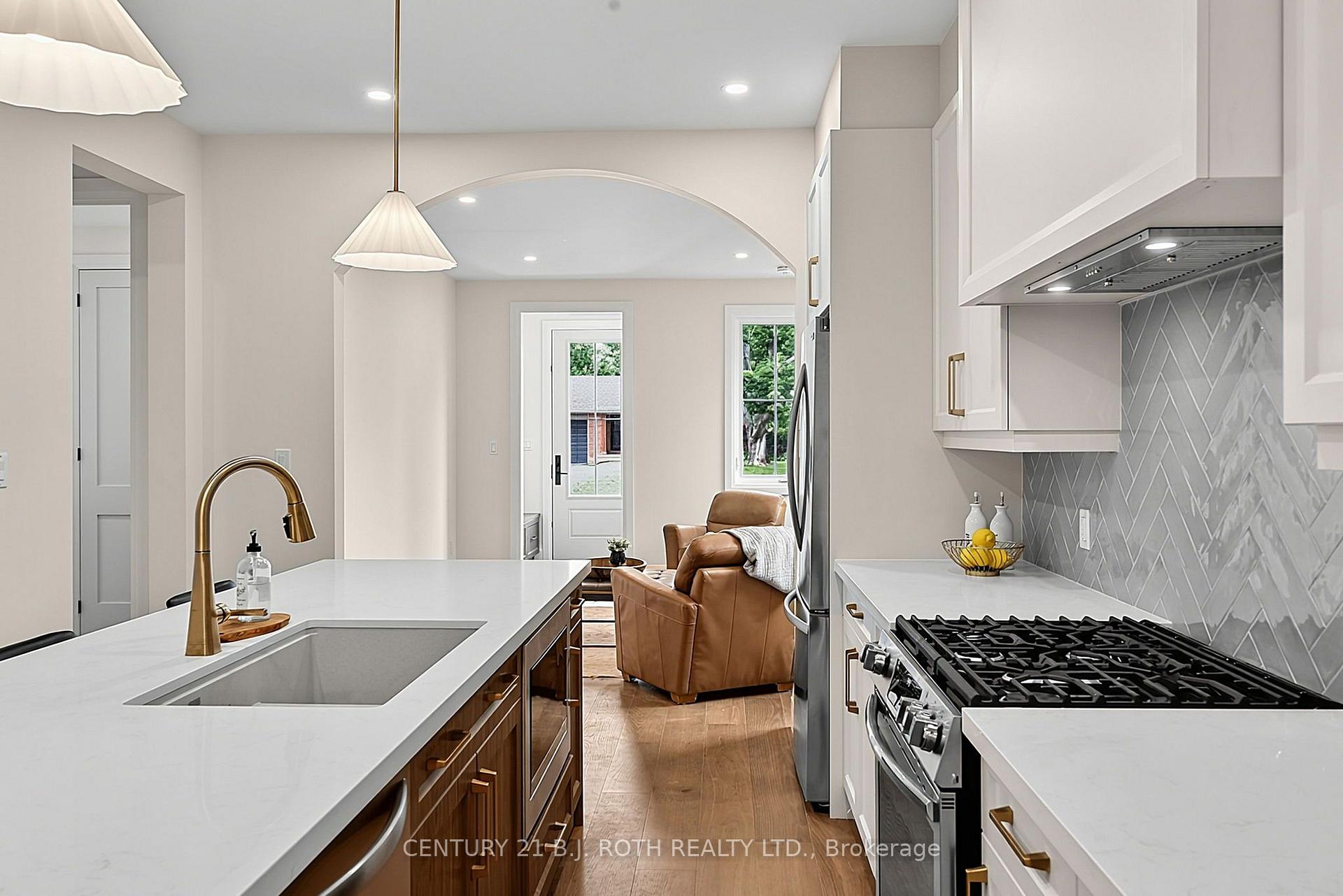 Photo 4 of 75 Vancouver Street, Barrie, Codrington — HOMEH