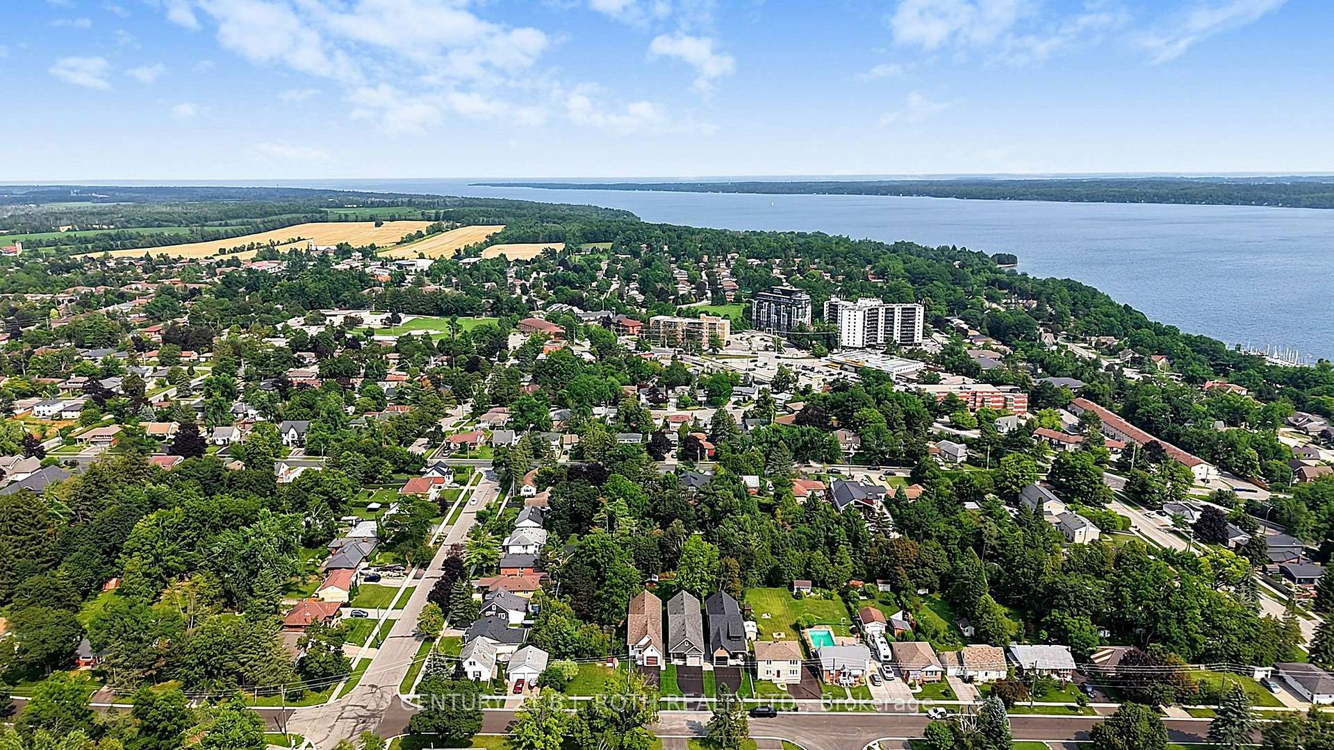 Photo 12 of 75 Vancouver Street, Barrie, Codrington — HOMEH