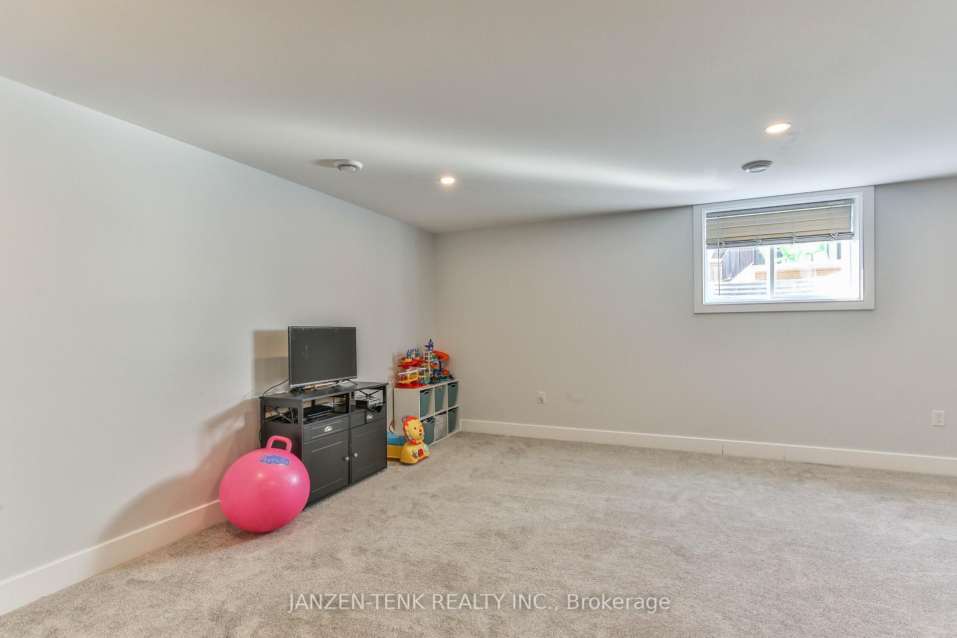 Photo 38 of 8 Charles Court, Bayham, Port Burwell — HOMEH