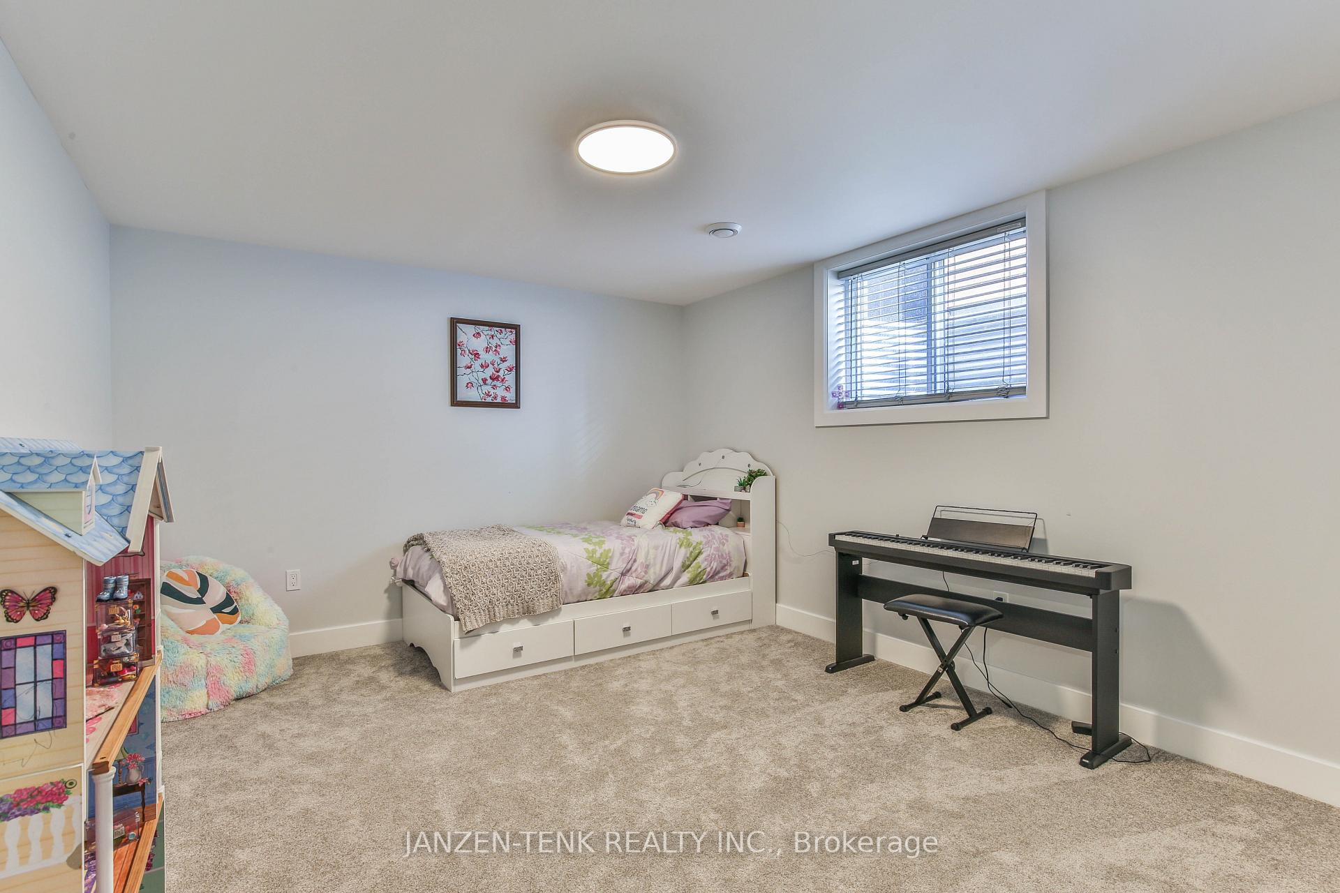 Photo 39 of 8 Charles Court, Bayham, Port Burwell — HOMEH