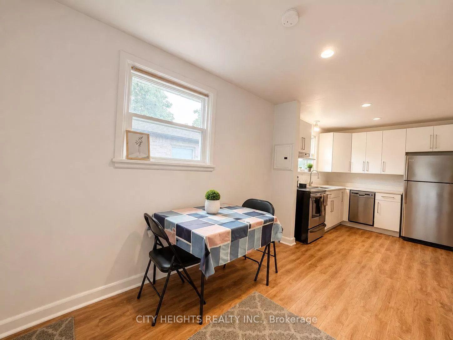 Photo 4 of 206 Barry Place, London, North N — HOMEH