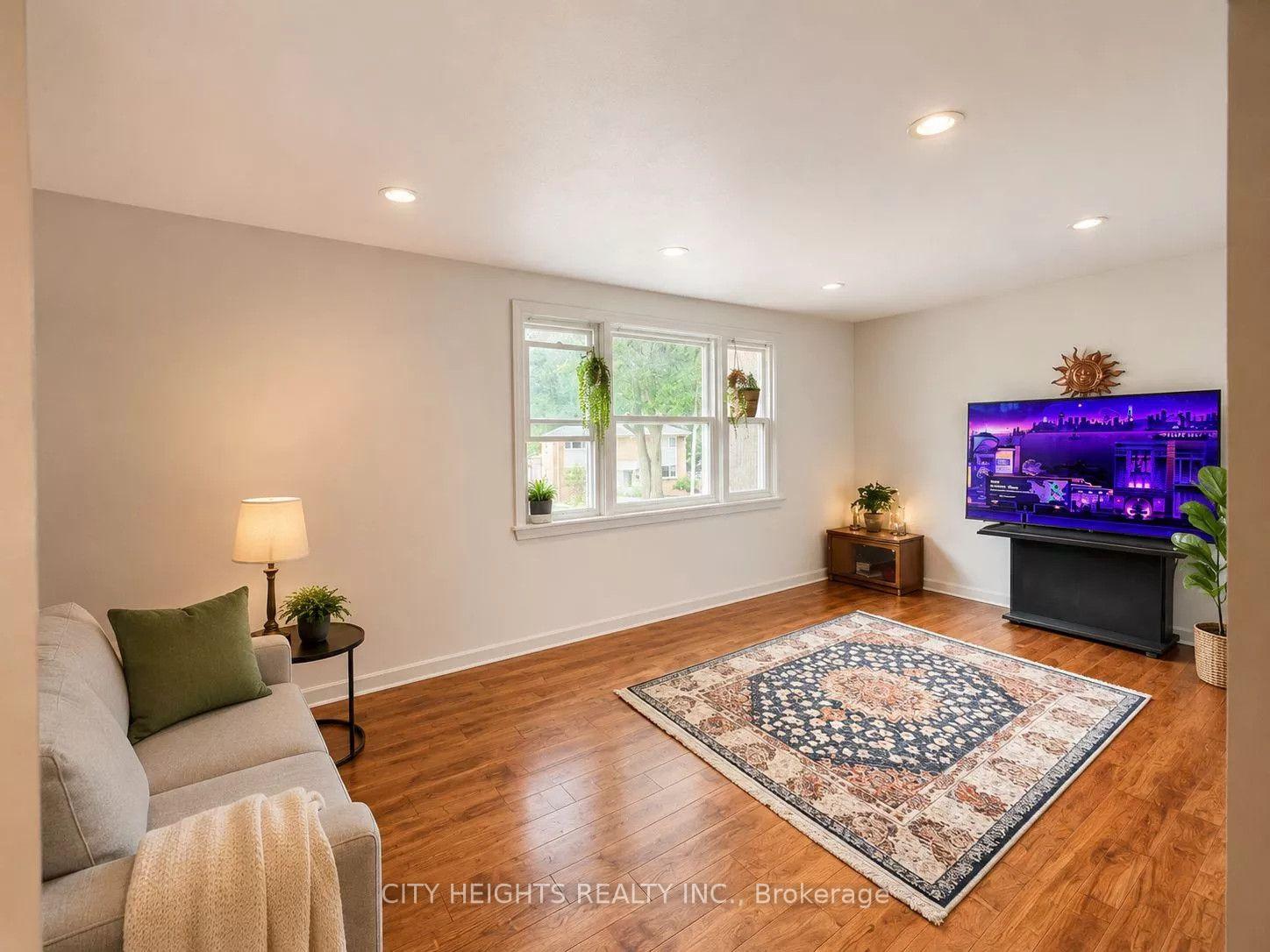 Photo 7 of 206 Barry Place, London, North N — HOMEH