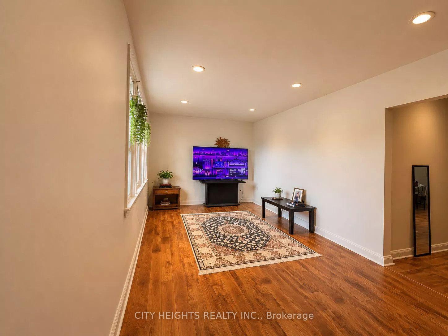 Photo 10 of 206 Barry Place, London, North N — HOMEH