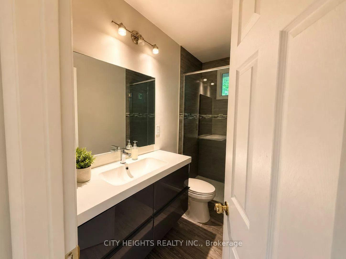 Photo 11 of 206 Barry Place, London, North N — HOMEH