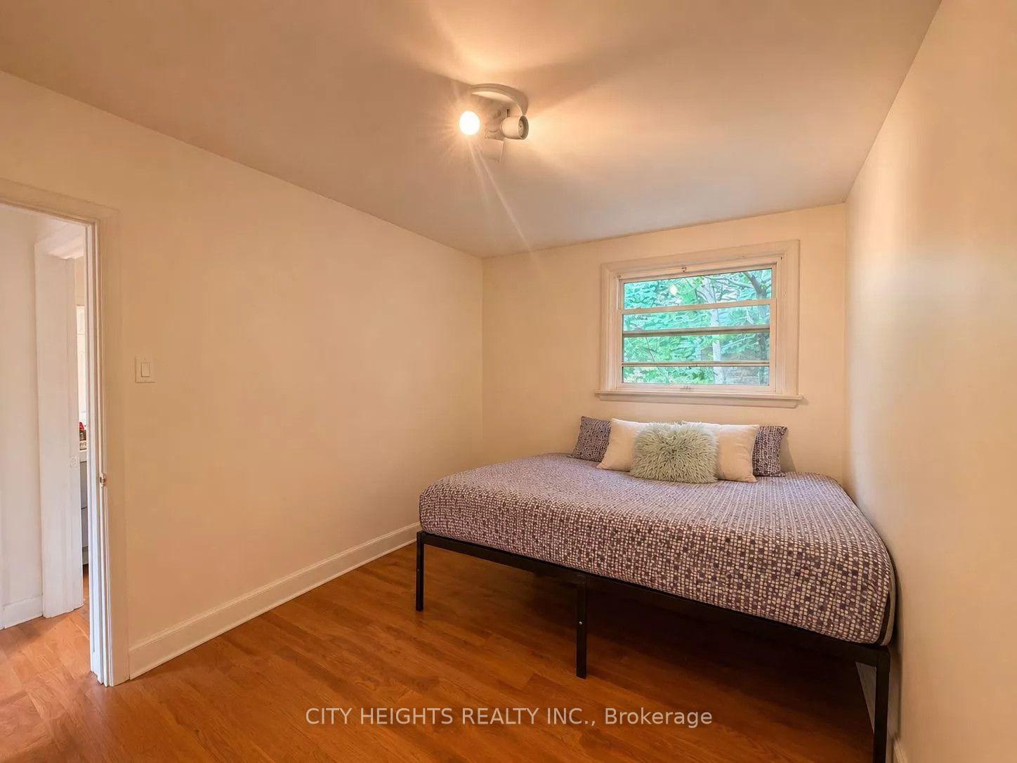 Photo 16 of 206 Barry Place, London, North N — HOMEH